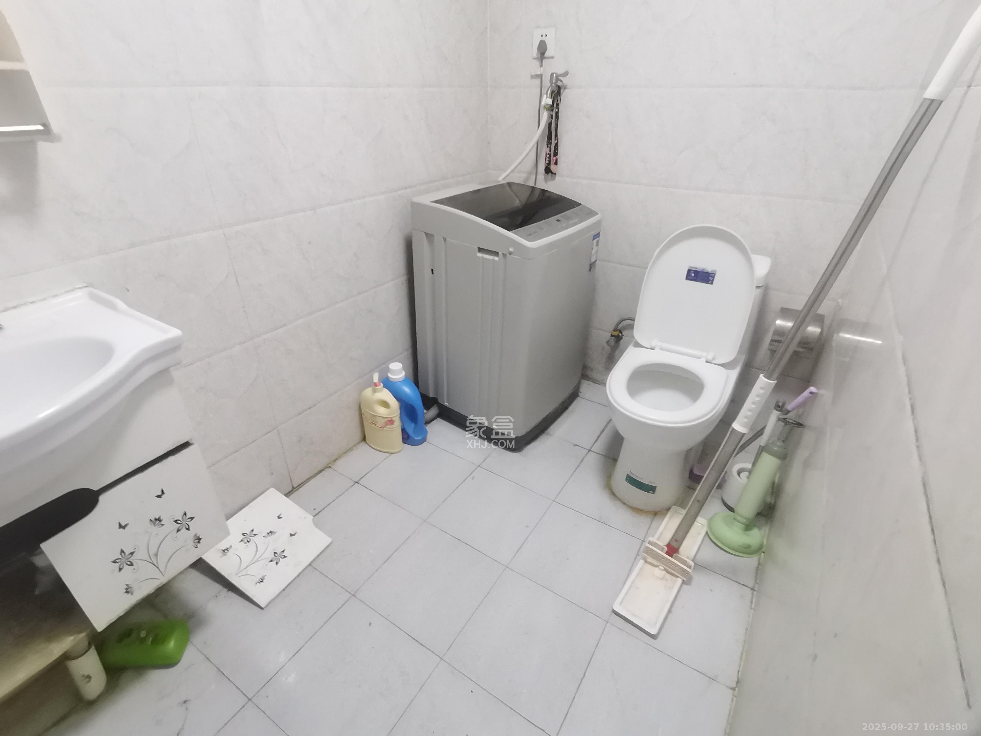 新世界广场  1室1厅1卫    1100.0元/月室内图