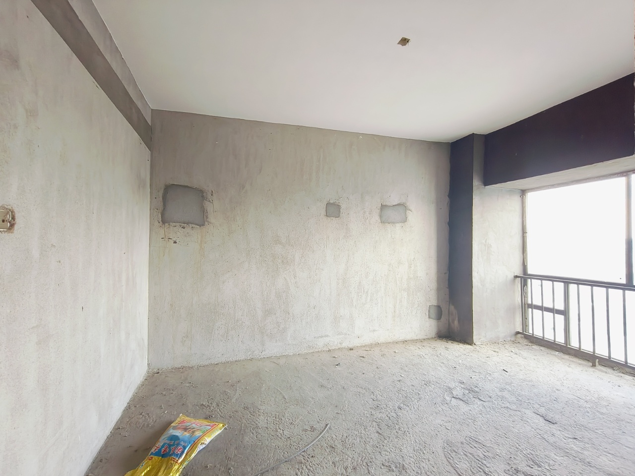 太一御江城  3室2厅2卫    64.8万客厅