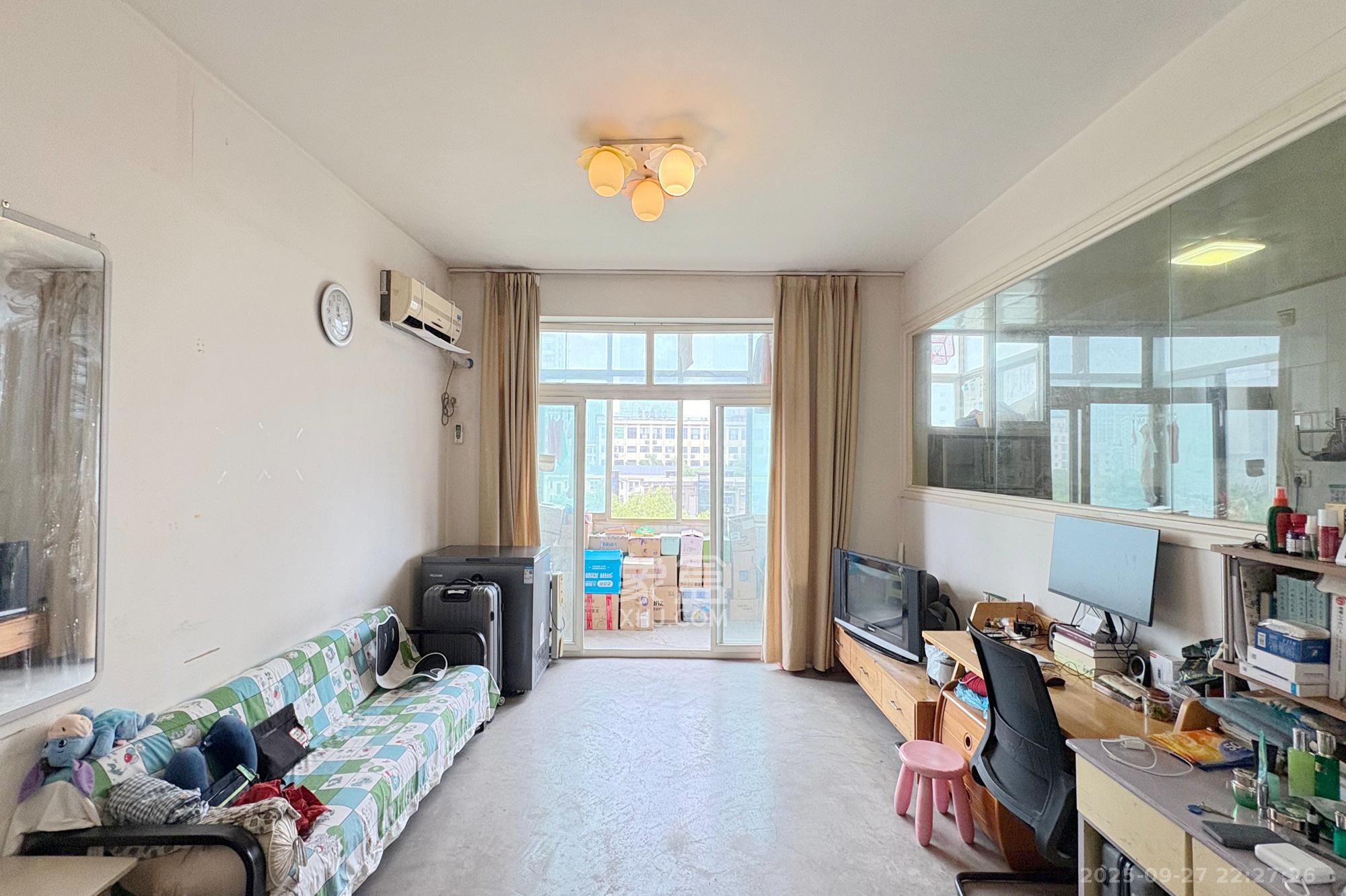 向阳门第 1室1厅1卫 59.8万 向阳门第 1室1厅1卫 59.8万客厅