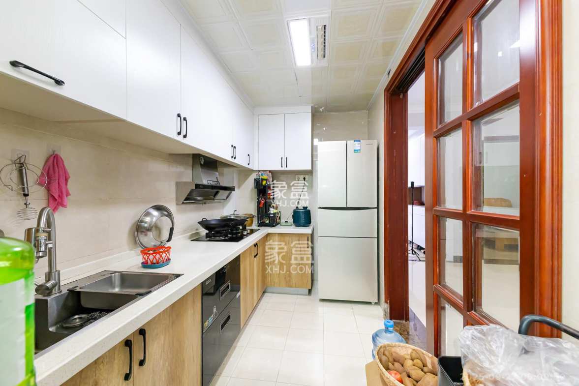 恒大名都 4室2厅2卫 78.8万 恒大名都 4室2厅2卫 78.8万厨房