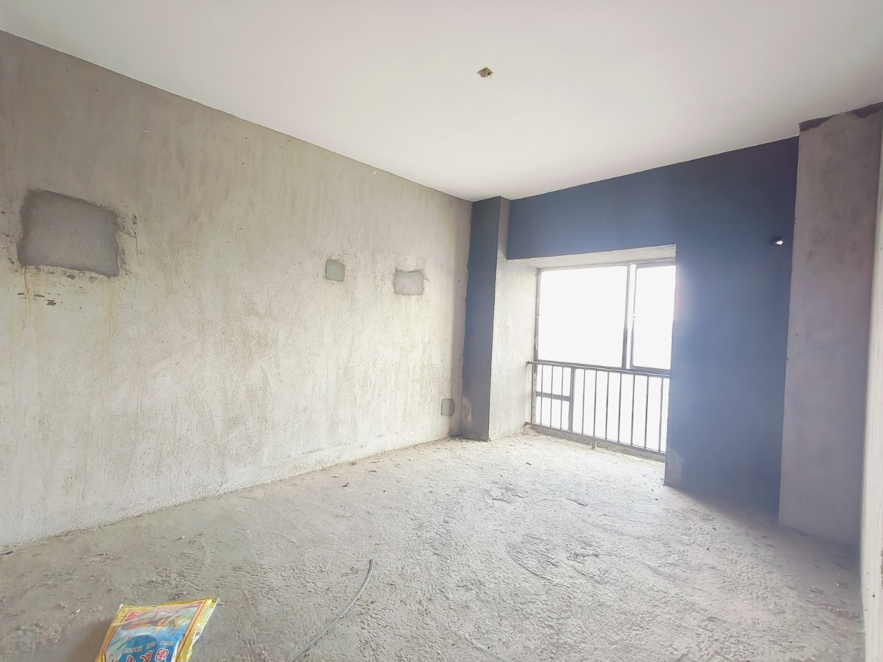 太一御江城  3室2厅2卫    64.8万客厅