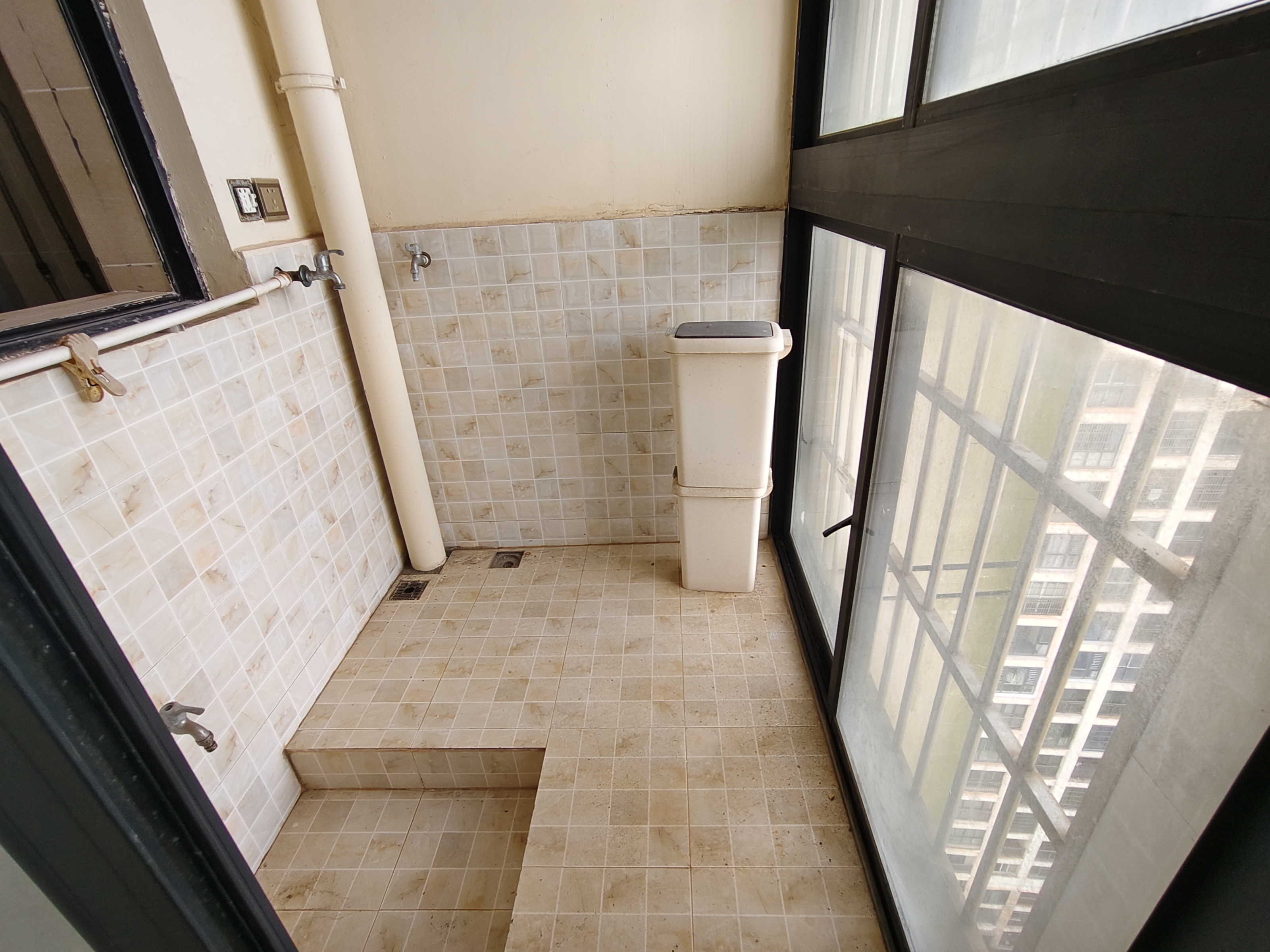 翡翠水城(住宅) 4室2厅2卫 2500.0元/月 翡翠水城(住宅) 4室2厅2卫 2500.0元/月室内图