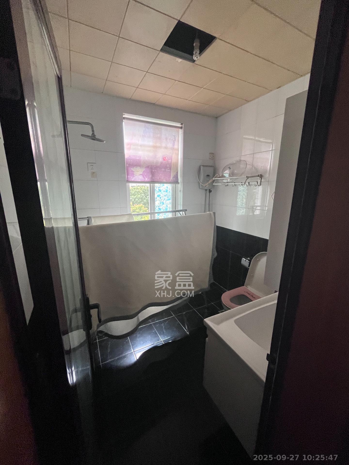 阳光小镇  3室1厅1卫   2300.00元/月室内图