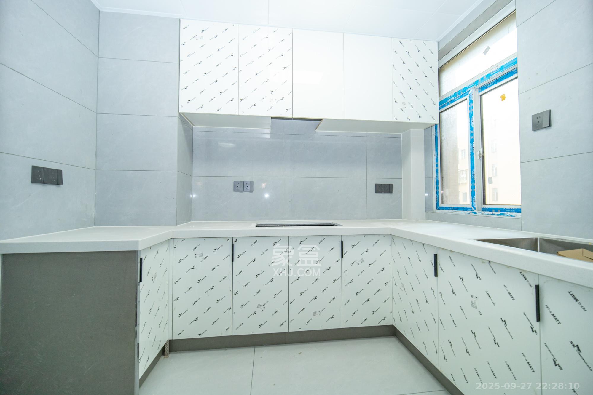 楚天世纪城西苑 3室2厅2卫 69.8万 楚天世纪城西苑 3室2厅2卫 69.8万厨房