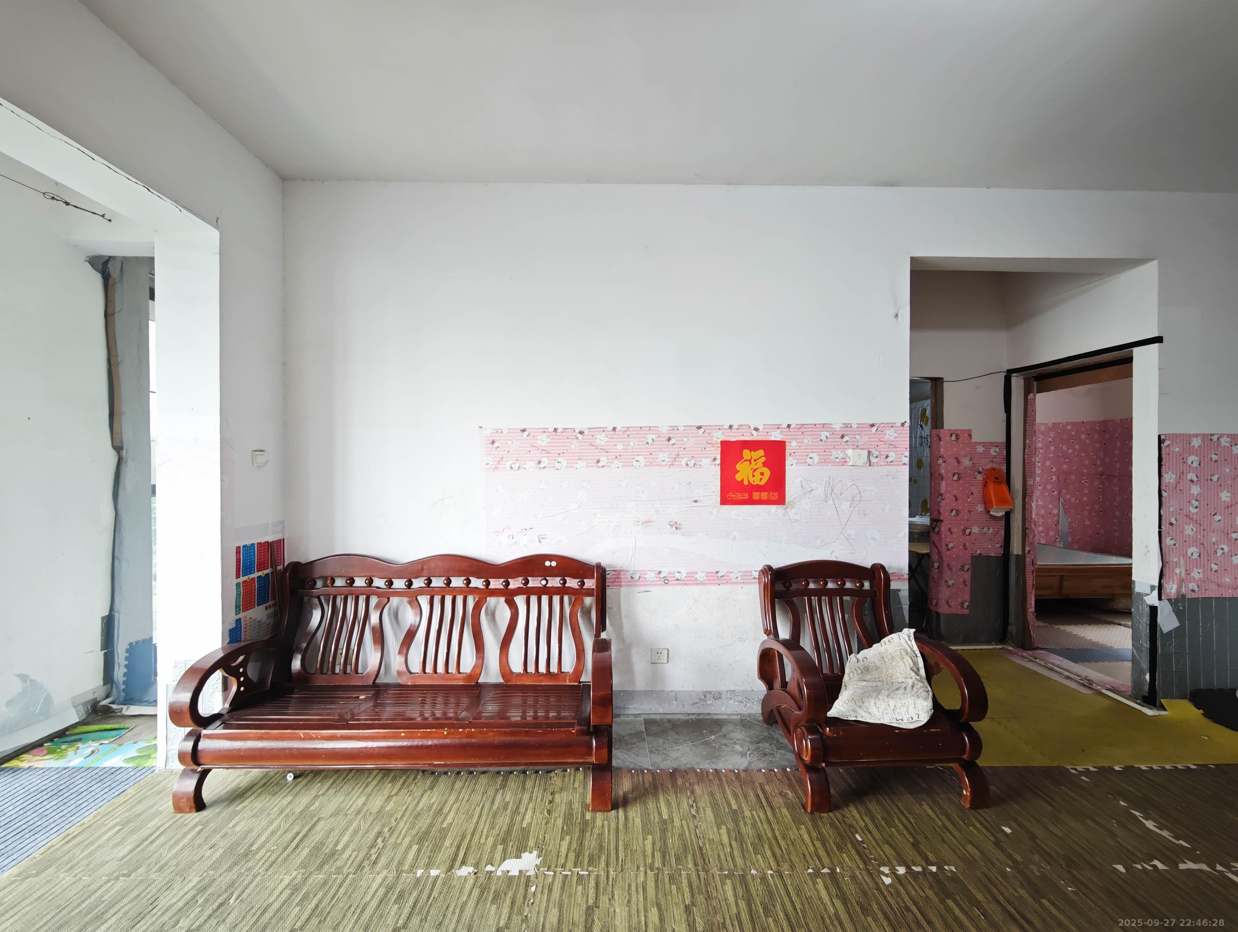 颐和佳园 1室1厅1卫 68.0万 颐和佳园 1室1厅1卫 68.0万客厅