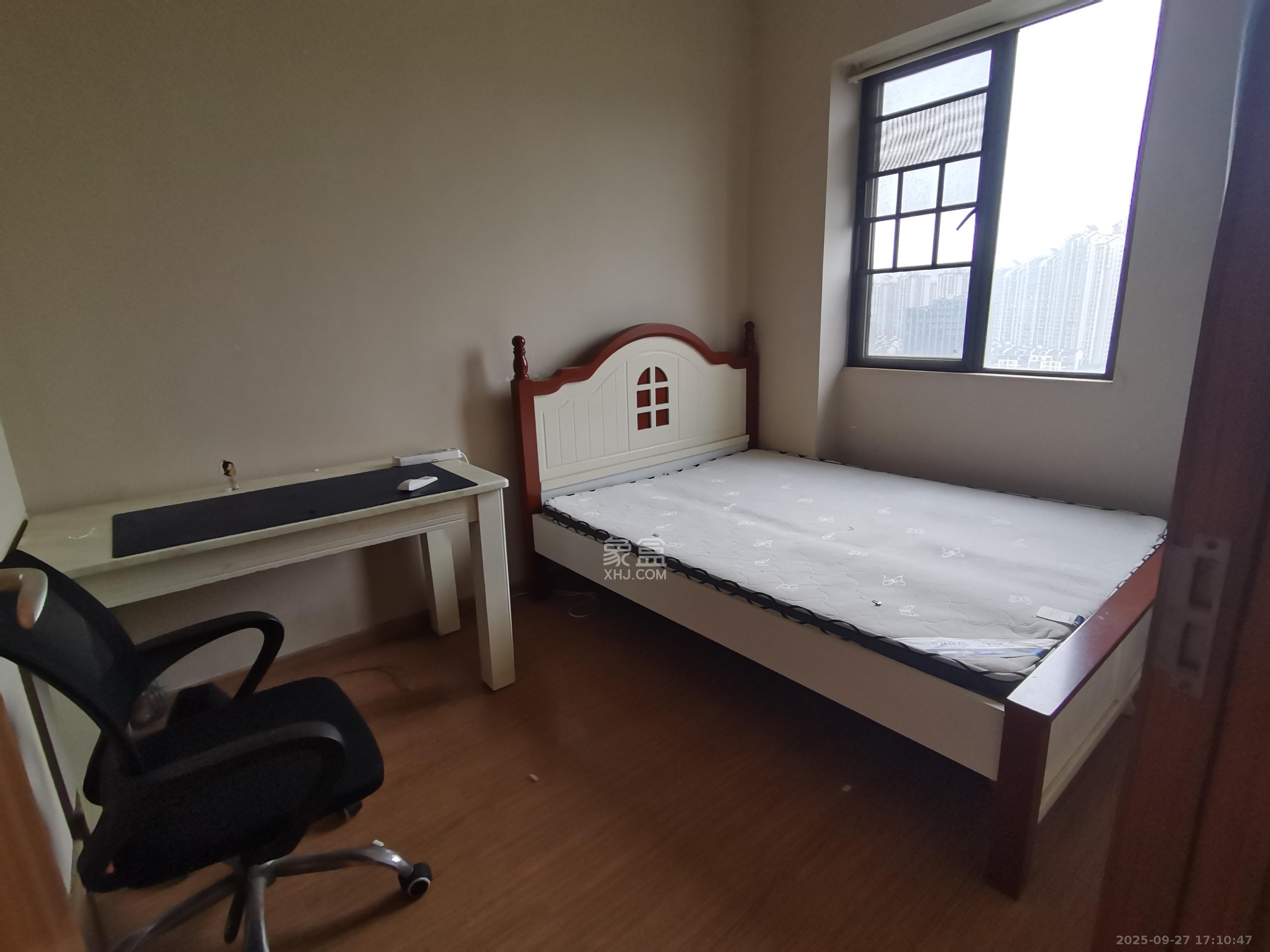 麓谷小镇  3室2厅1卫   2200.00元/月室内图