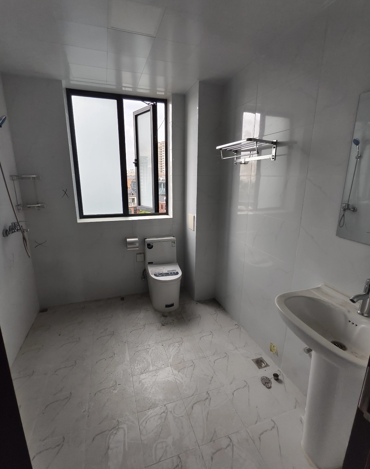 天街华府（海南新天地）  4室2厅2卫    3800.0元/月室内图