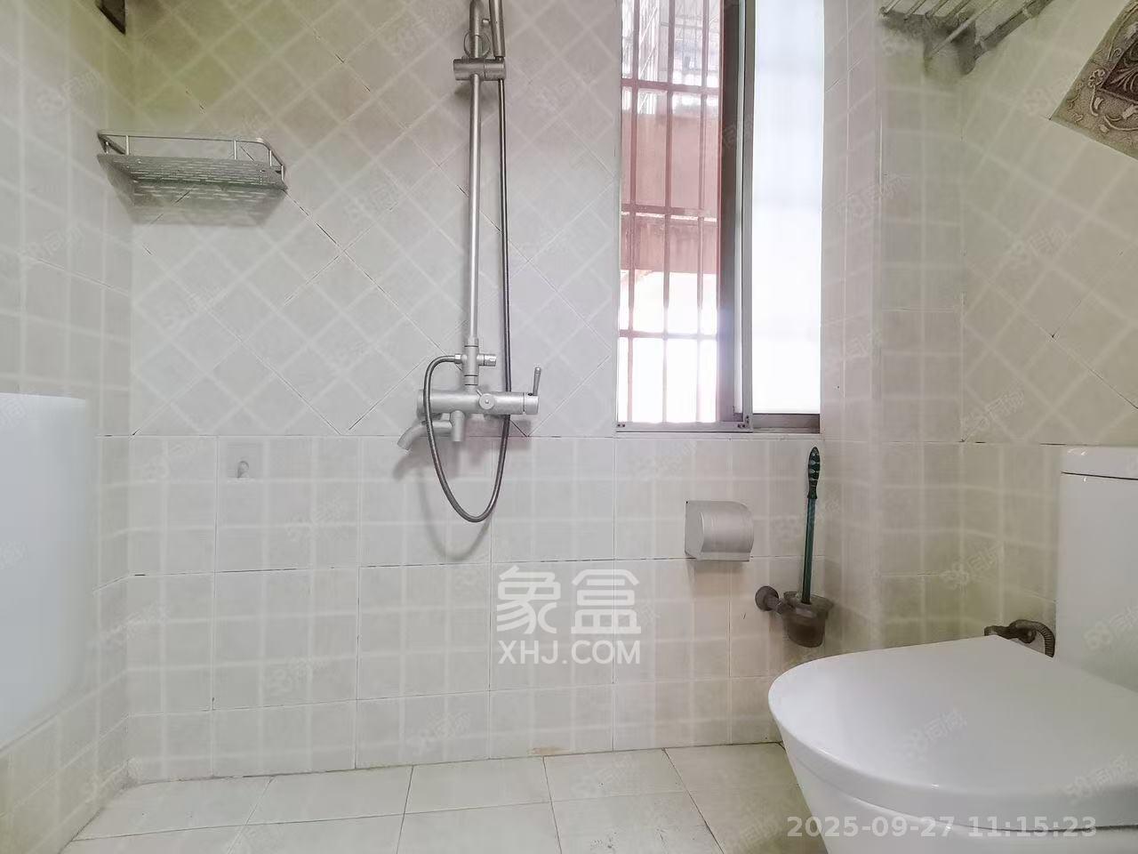 红树湾  3室2厅2卫    1600.0元/月室内图