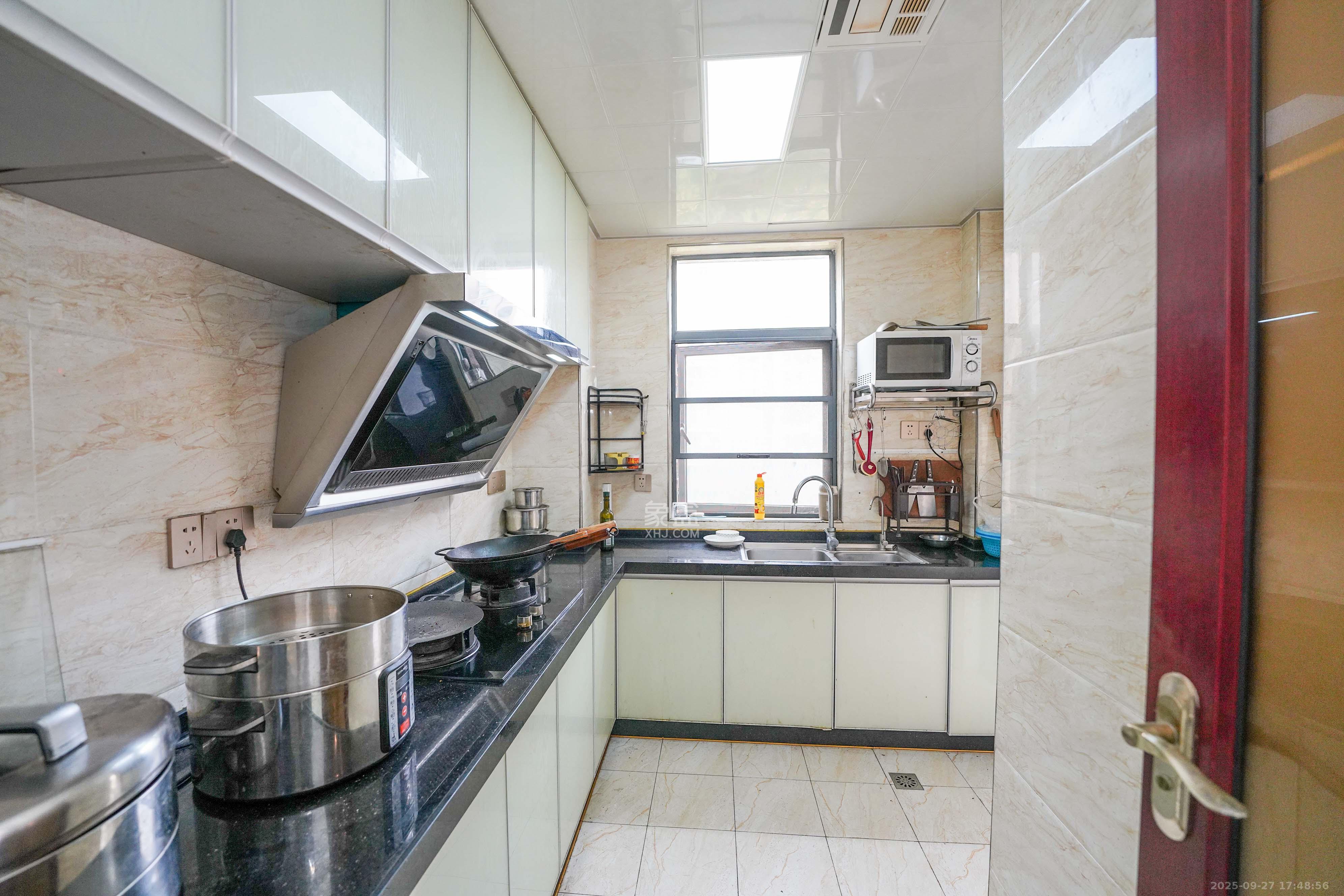 和美星城  3室2厅2卫    110.0万厨房