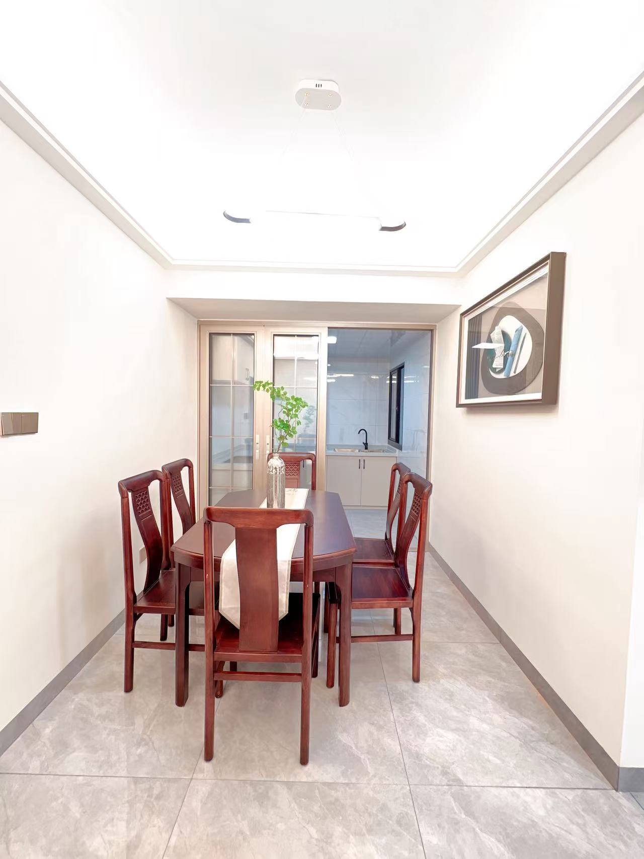 欣安花园  1室0厅0卫    103.0万客厅