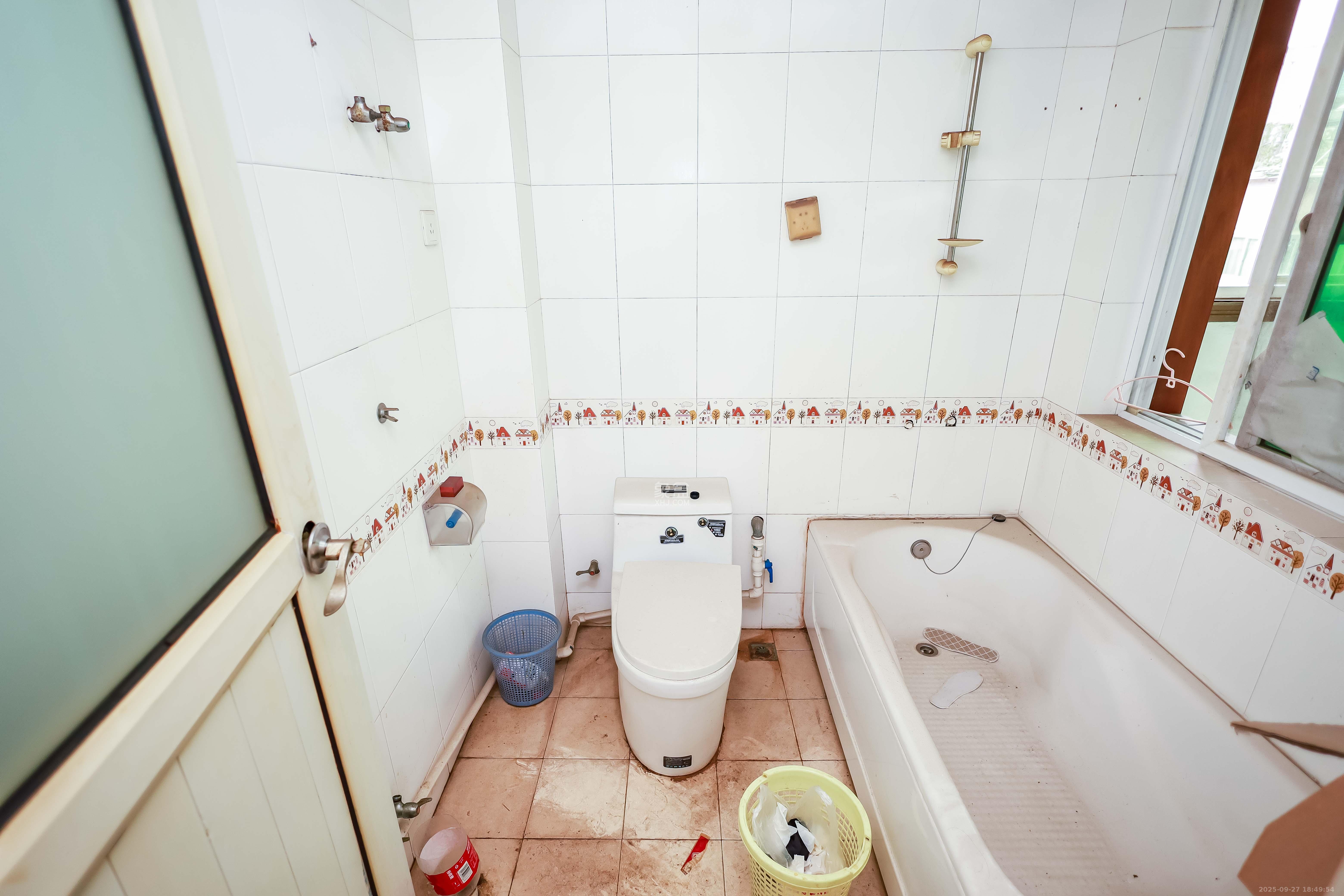 咸嘉新村嘉旺苑 5室3厅3卫 98.0万 咸嘉新村嘉旺苑 5室3厅3卫 98.0万卫生间