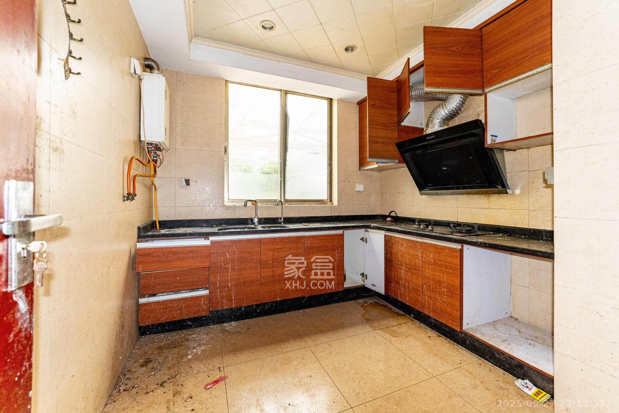 碧桂园威尼斯城 6室2厅5卫 240.0万 碧桂园威尼斯城 6室2厅5卫 240.0万厨房