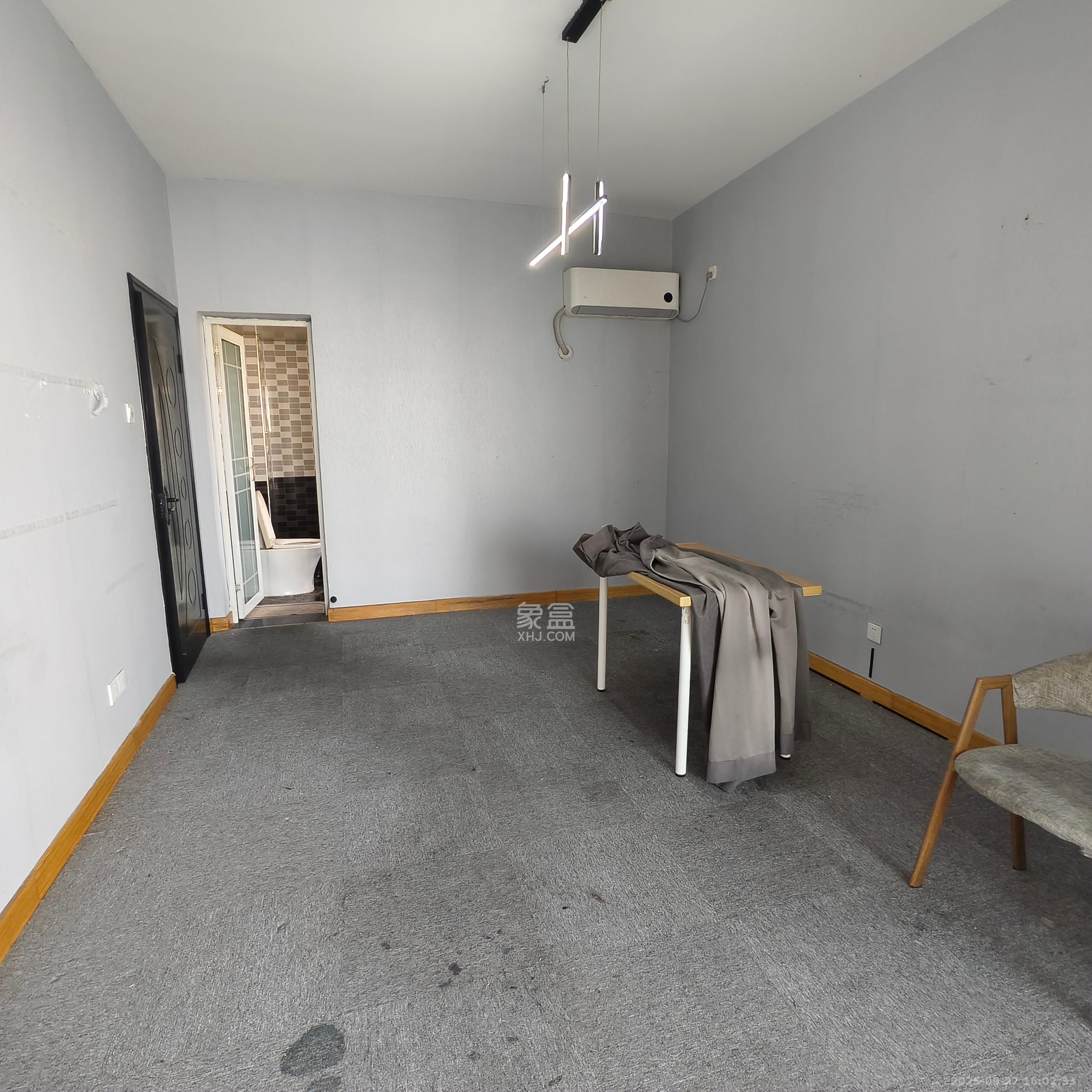 滨江金座 3室2厅2卫 3000.0元/月 滨江金座 3室2厅2卫 3000.0元/月室内图