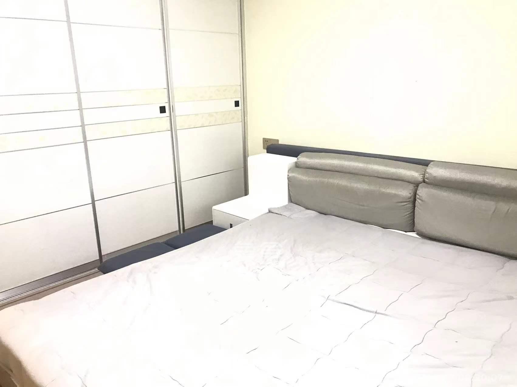 新长海广场 3室2厅1卫 2000.0元/月 新长海广场 3室2厅1卫 2000.0元/月室内图