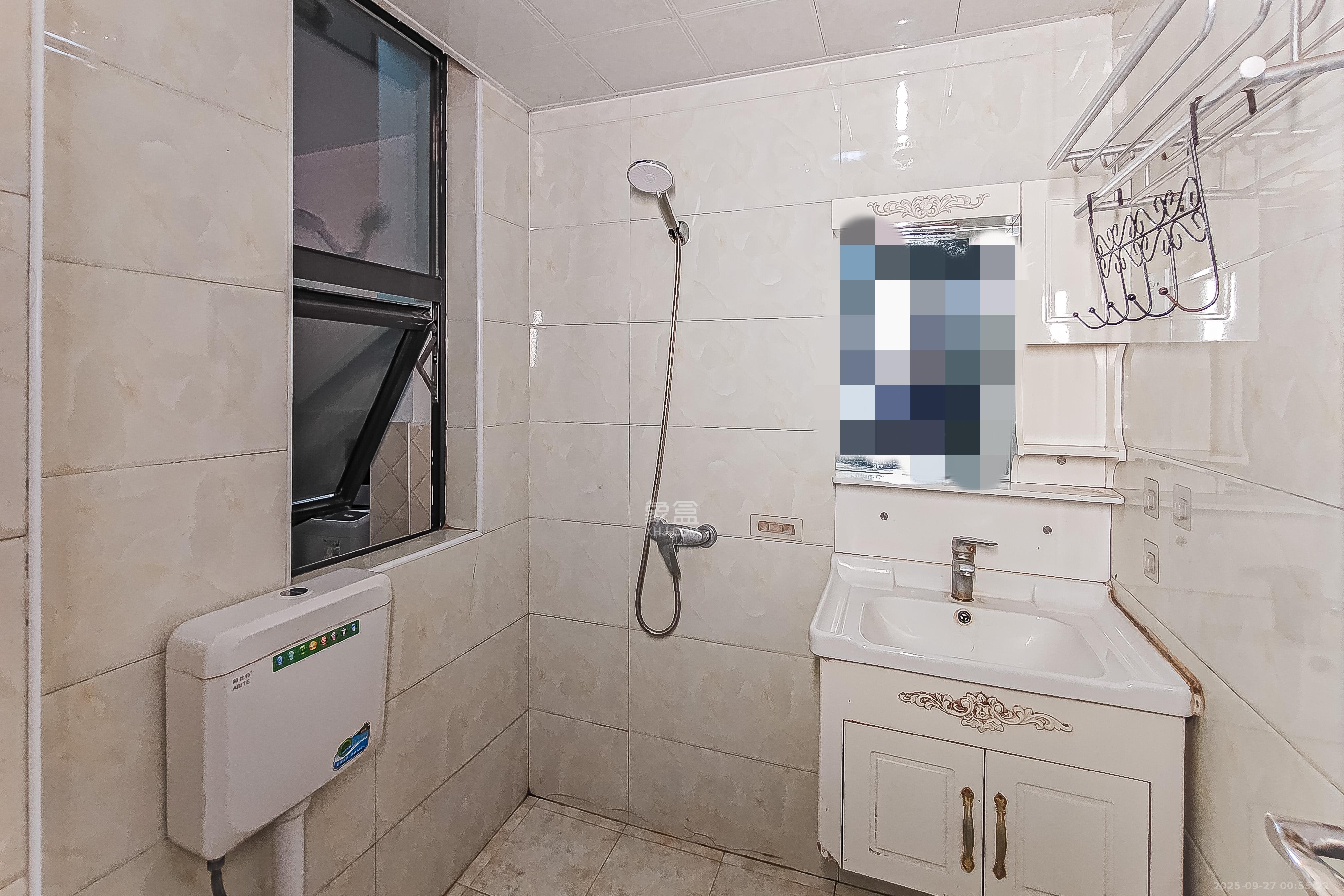 天鸿天府（天鸿中央大院）  2室1厅1卫    41.8万卫生间