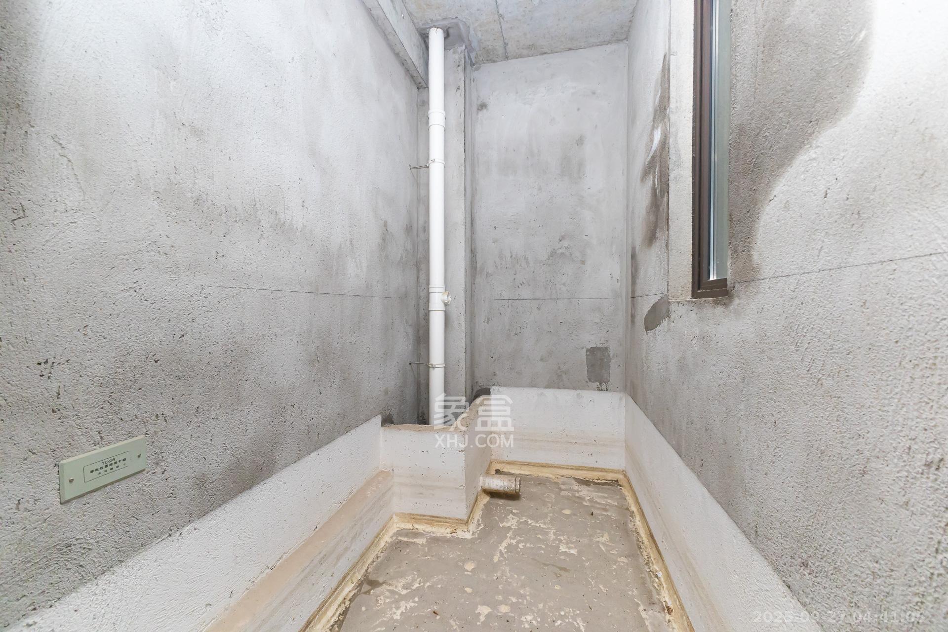 龙湖璟宸原著（龙湖紫宸）  5室2厅4卫    290.0万卫生间