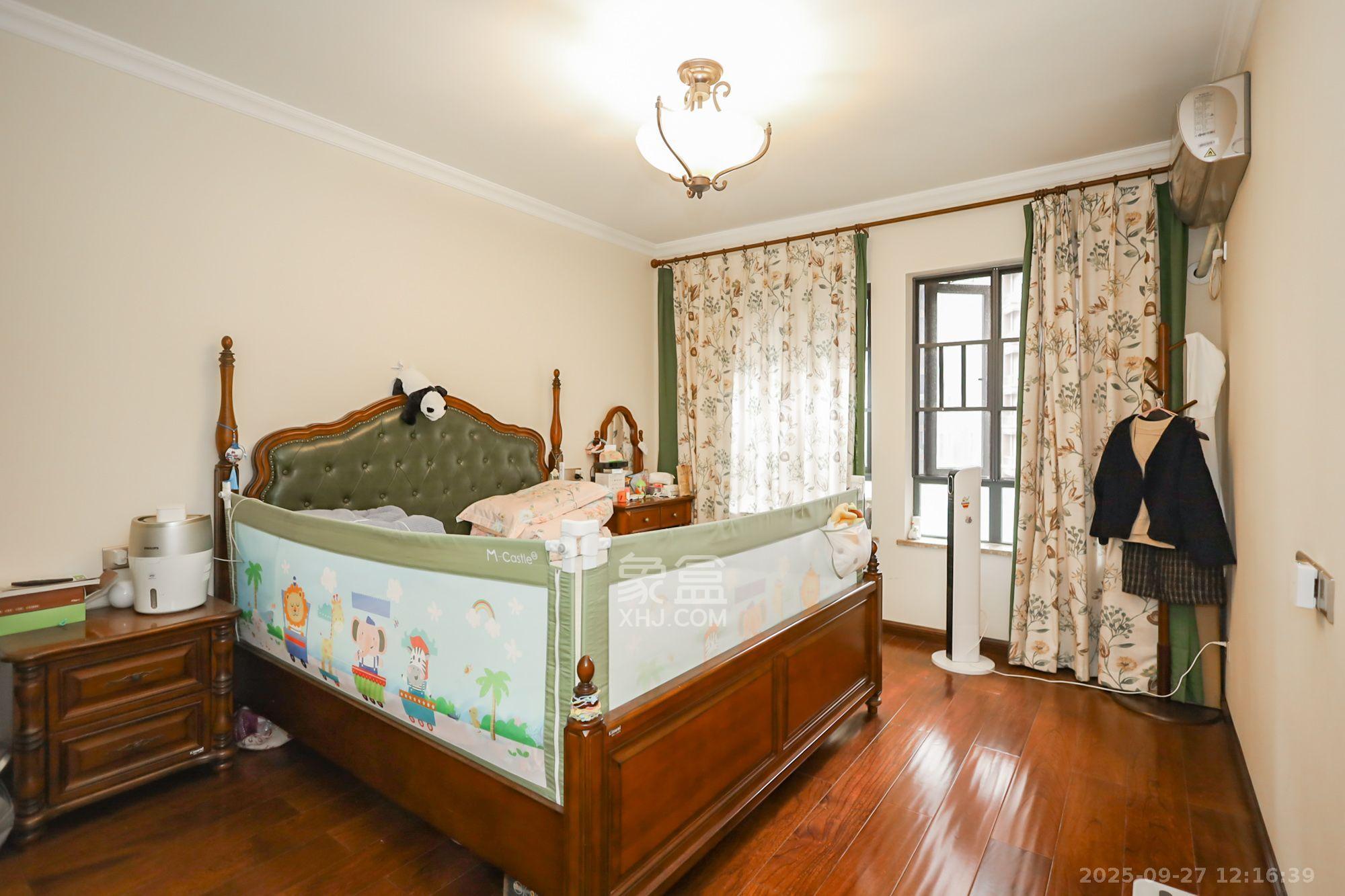 山水誉峰  3室2厅2卫    3500.0元/月室内图