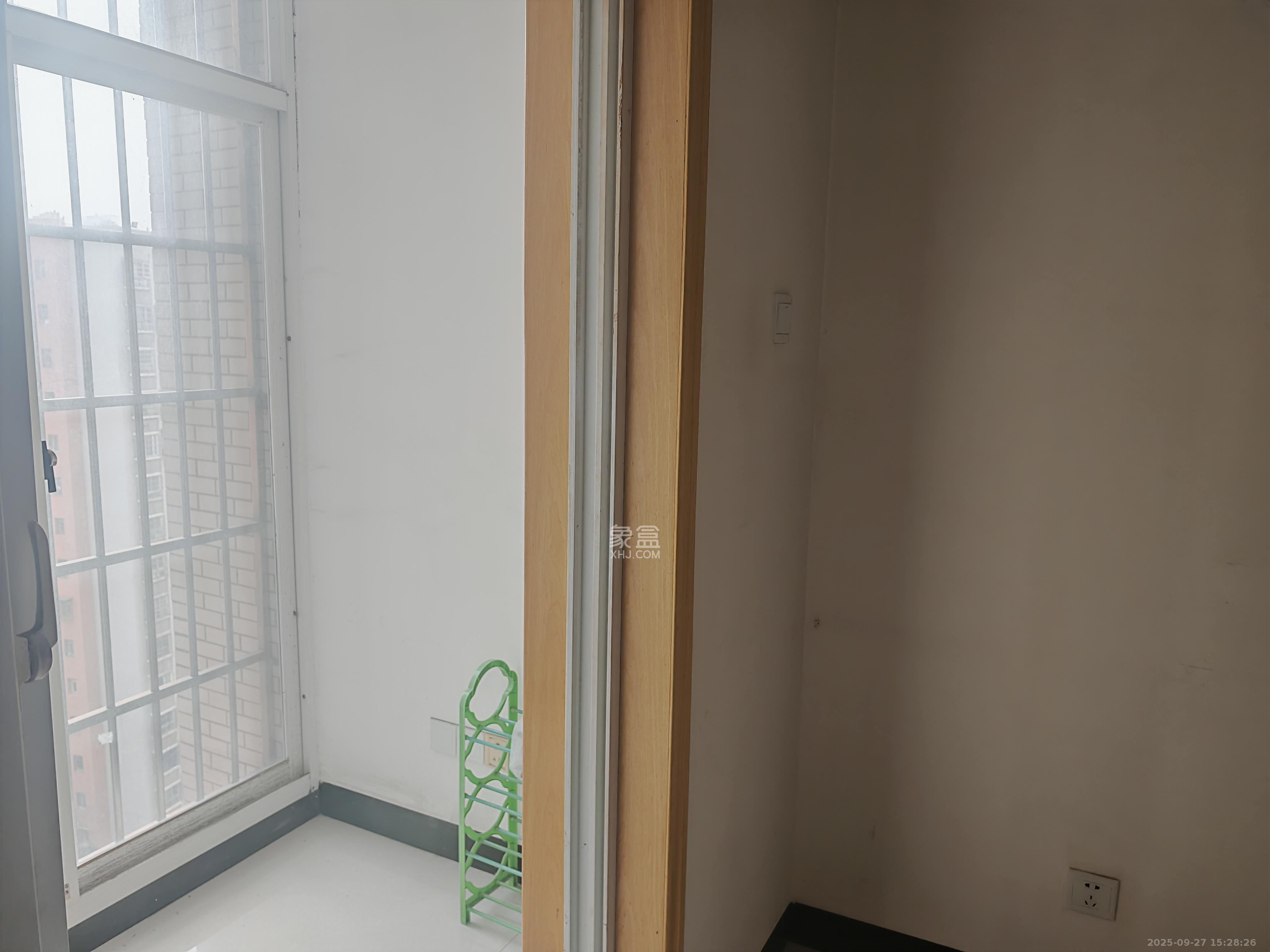 骑龙安置小区  3室2厅2卫    2600.0元/月室内图