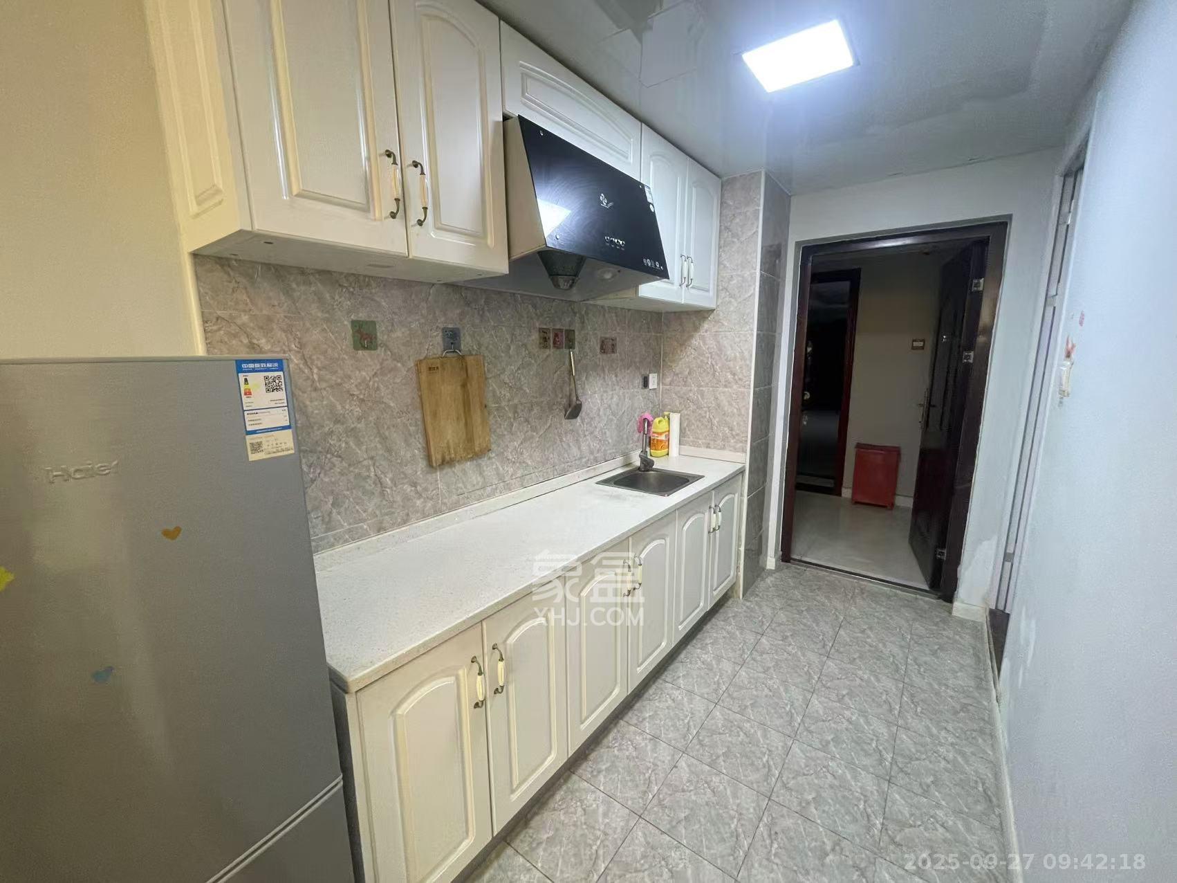 沁园春御院  1室1厅1卫    1800.0元/月室内图