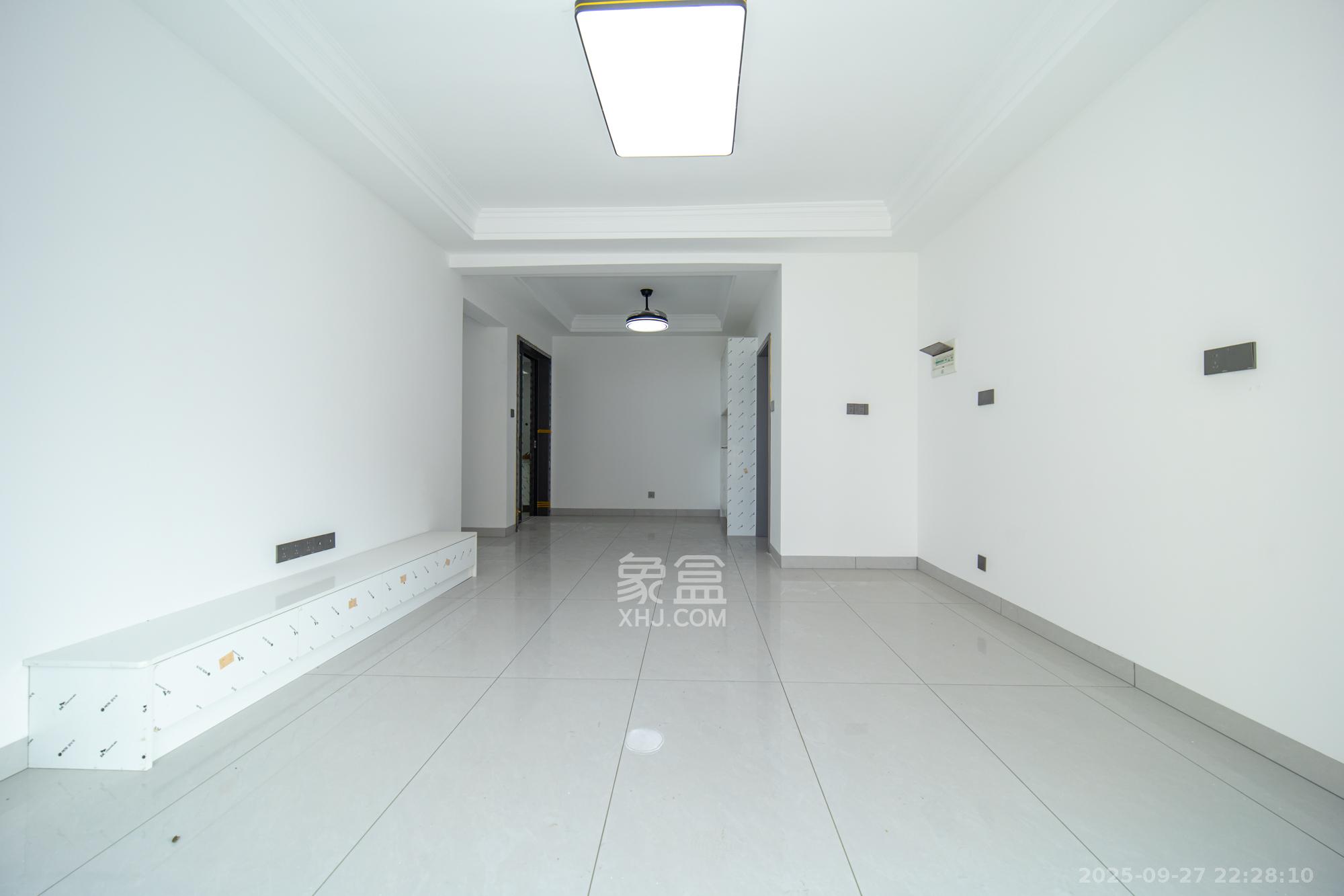 楚天世纪城西苑 3室2厅2卫 69.8万 楚天世纪城西苑 3室2厅2卫 69.8万客厅