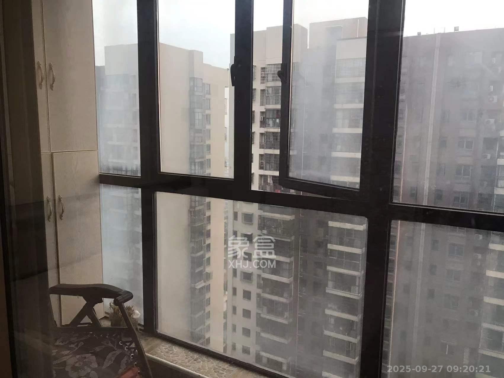 新长海广场  3室2厅1卫    2000.0元/月室内图