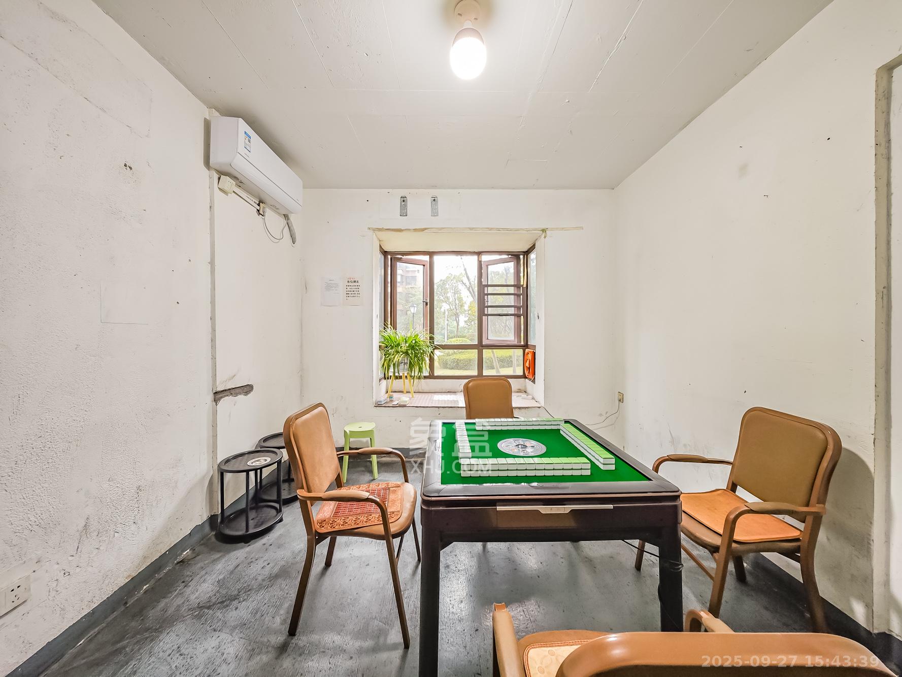 山语城三期 3室2厅2卫 90.0万 山语城三期 3室2厅2卫 90.0万卧室