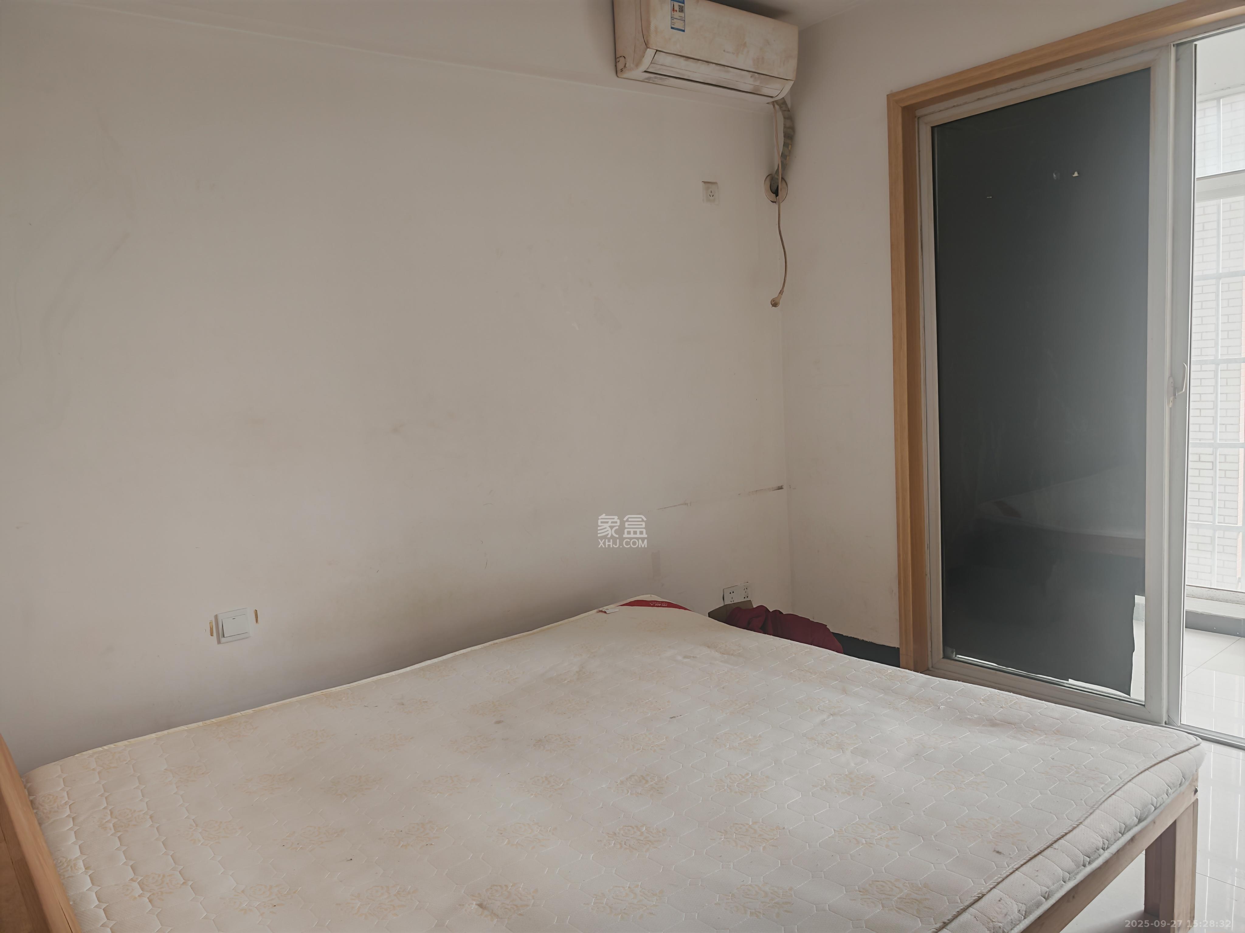 骑龙安置小区  3室2厅2卫    2600.0元/月室内图