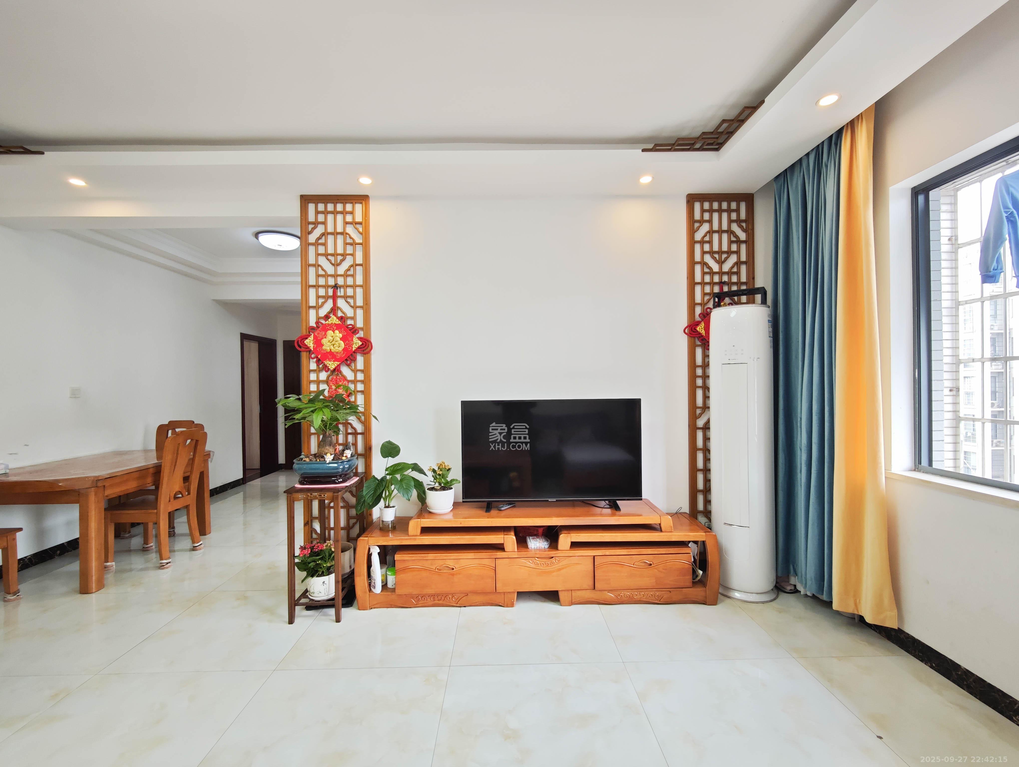 世纪桃花苑 2室2厅1卫 55.0万 世纪桃花苑 2室2厅1卫 55.0万客厅