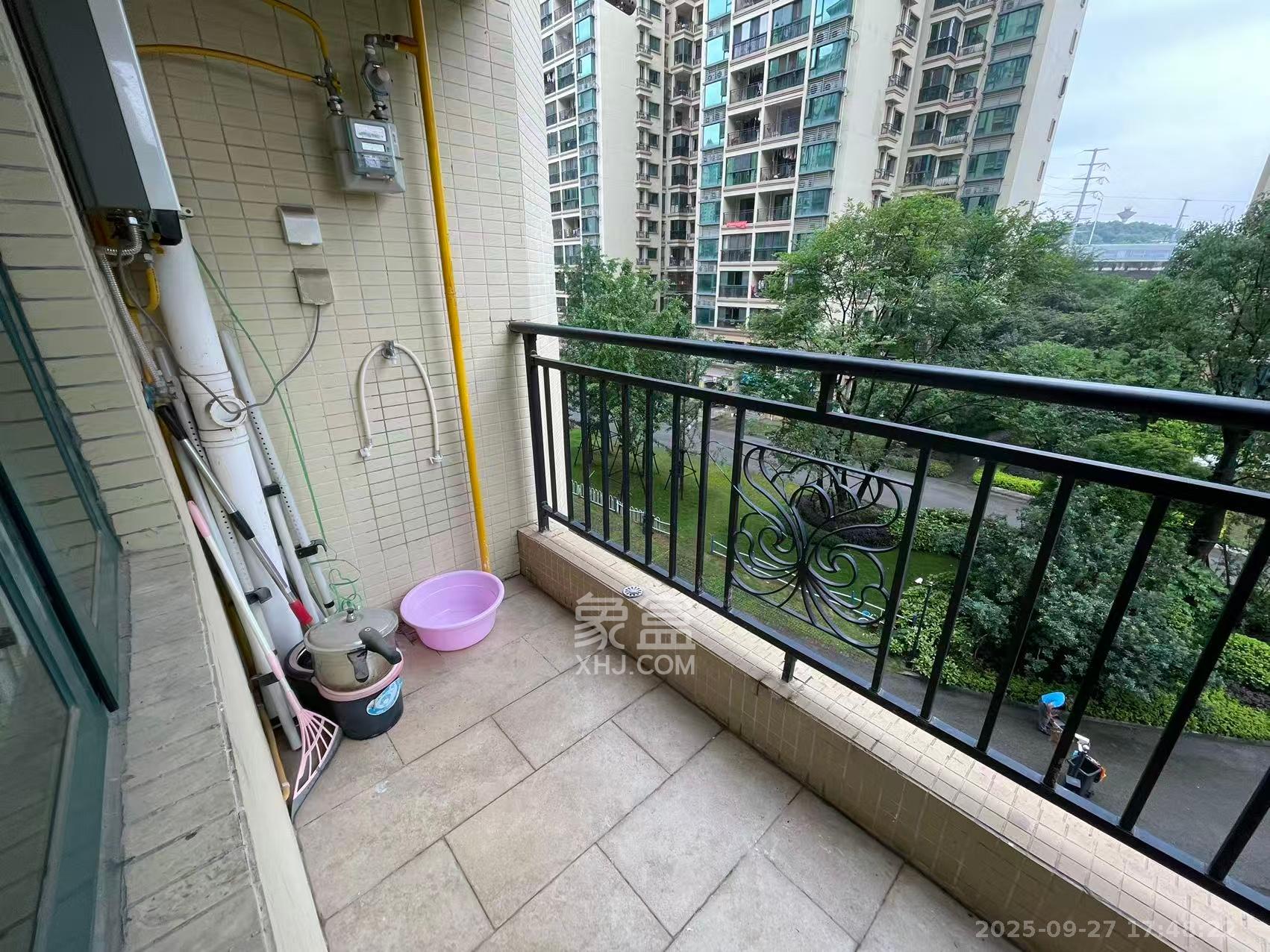 恒大雅苑 3室2厅2卫 2400.0元/月 恒大雅苑 3室2厅2卫 2400.0元/月室内图