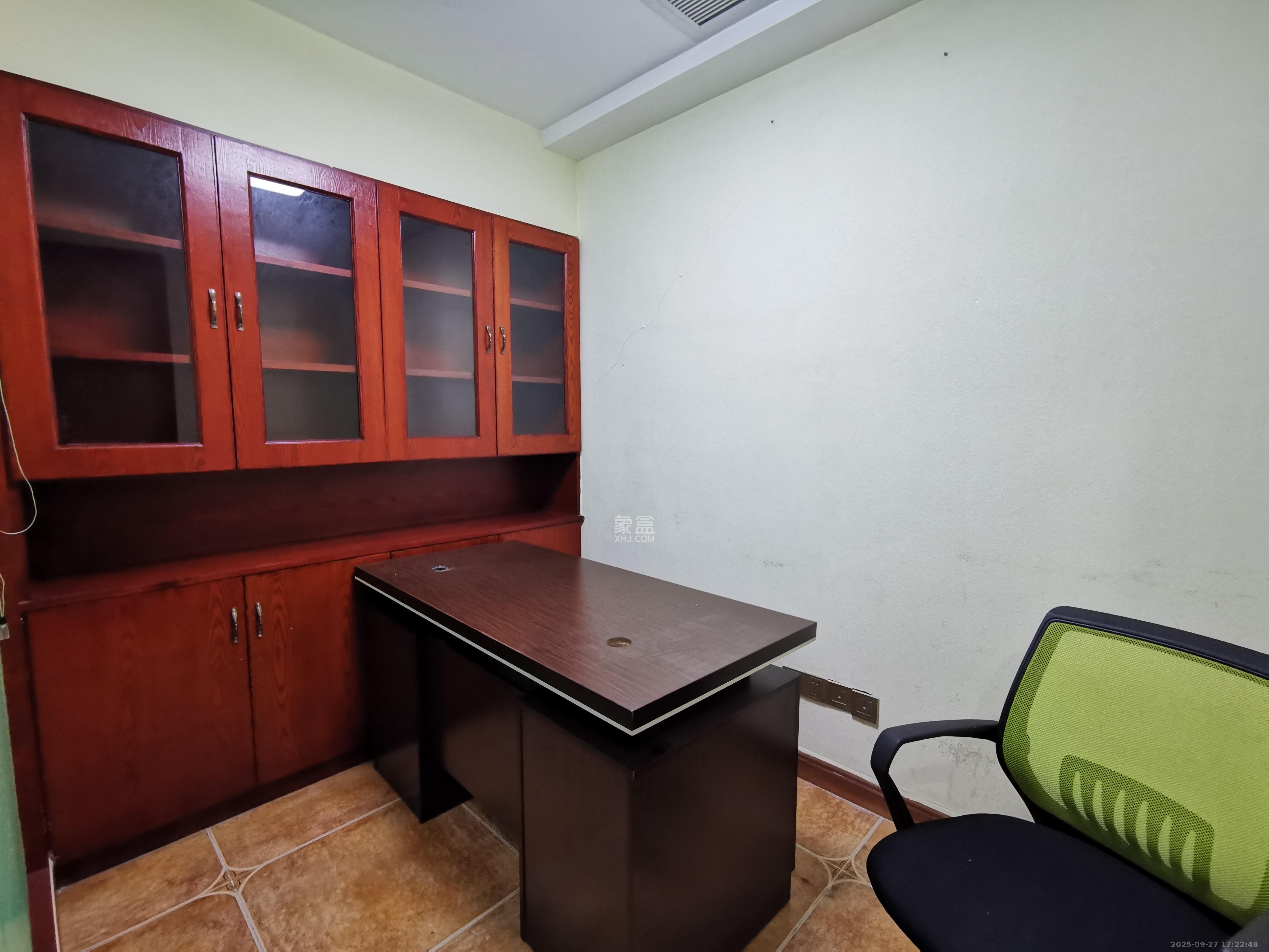 长房中庭国际(东郡华蓉广场) 1室2厅1卫 3400.0元/月 长房中庭国际(东郡华蓉广场) 1室2厅1卫 3400.0元/月室内图