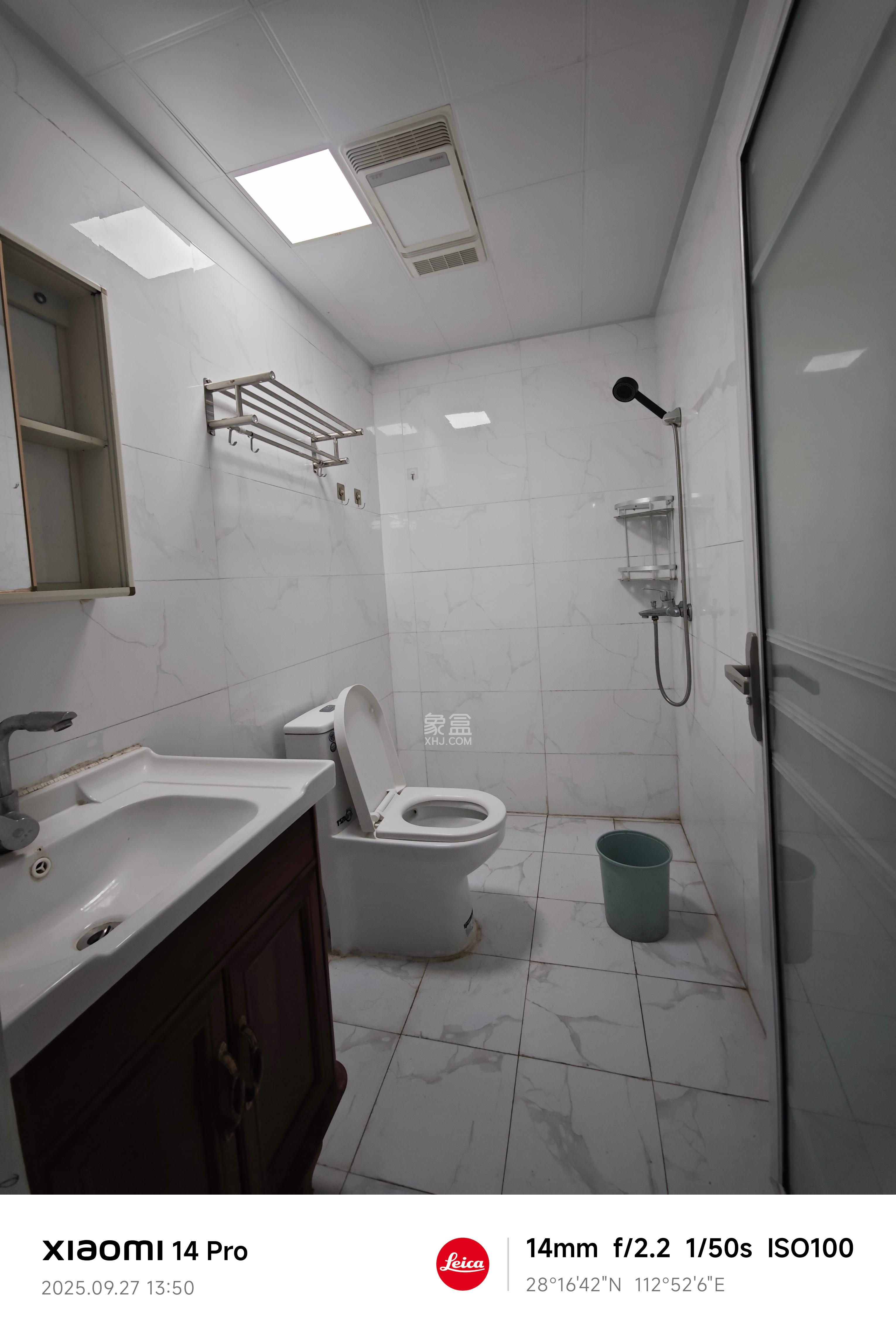 金地三千府(金地湖山樾、金地自在城) 3室2厅2卫 2200.0元/月 金地三千府(金地湖山樾、金地自在城) 3室2厅2卫 2200.0元/月室内图