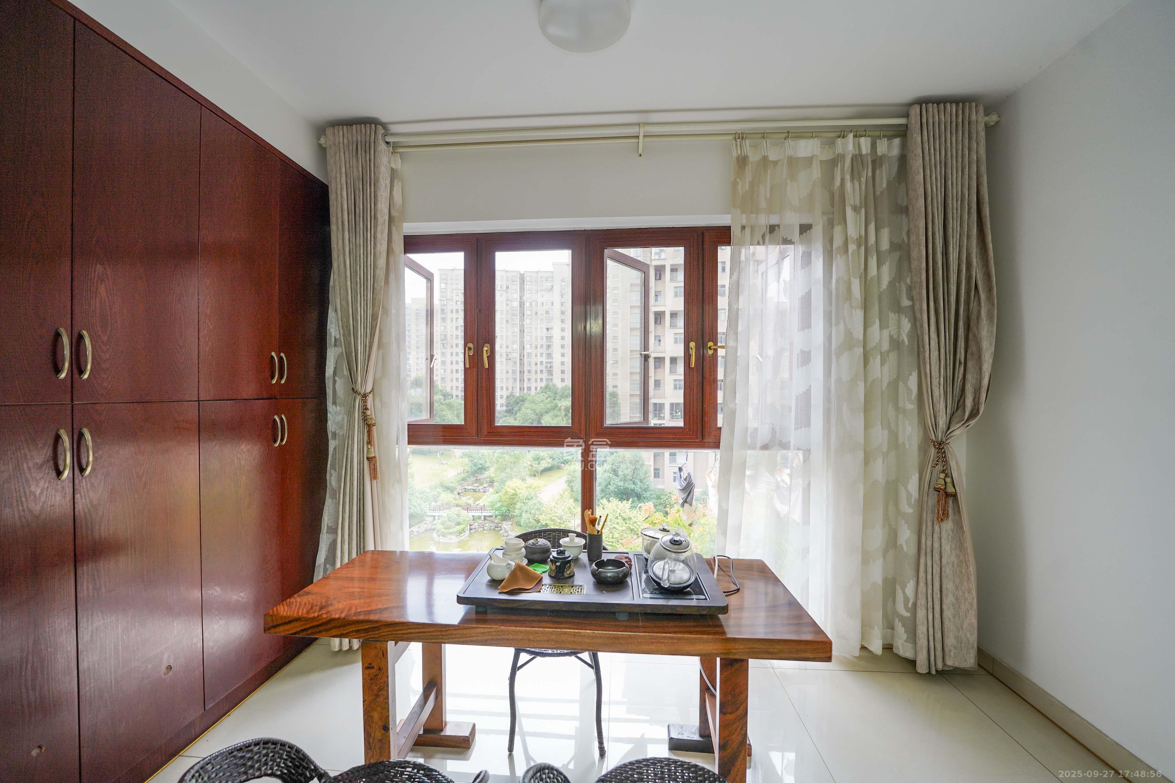 和美星城  3室2厅2卫    110.0万阳台