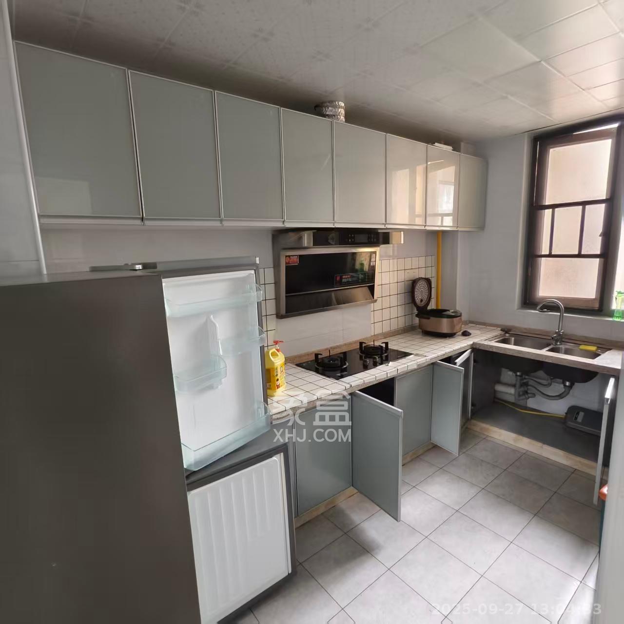 怡海星城 3室1厅2卫 2200.0元/月 怡海星城 3室1厅2卫 2200.0元/月室内图