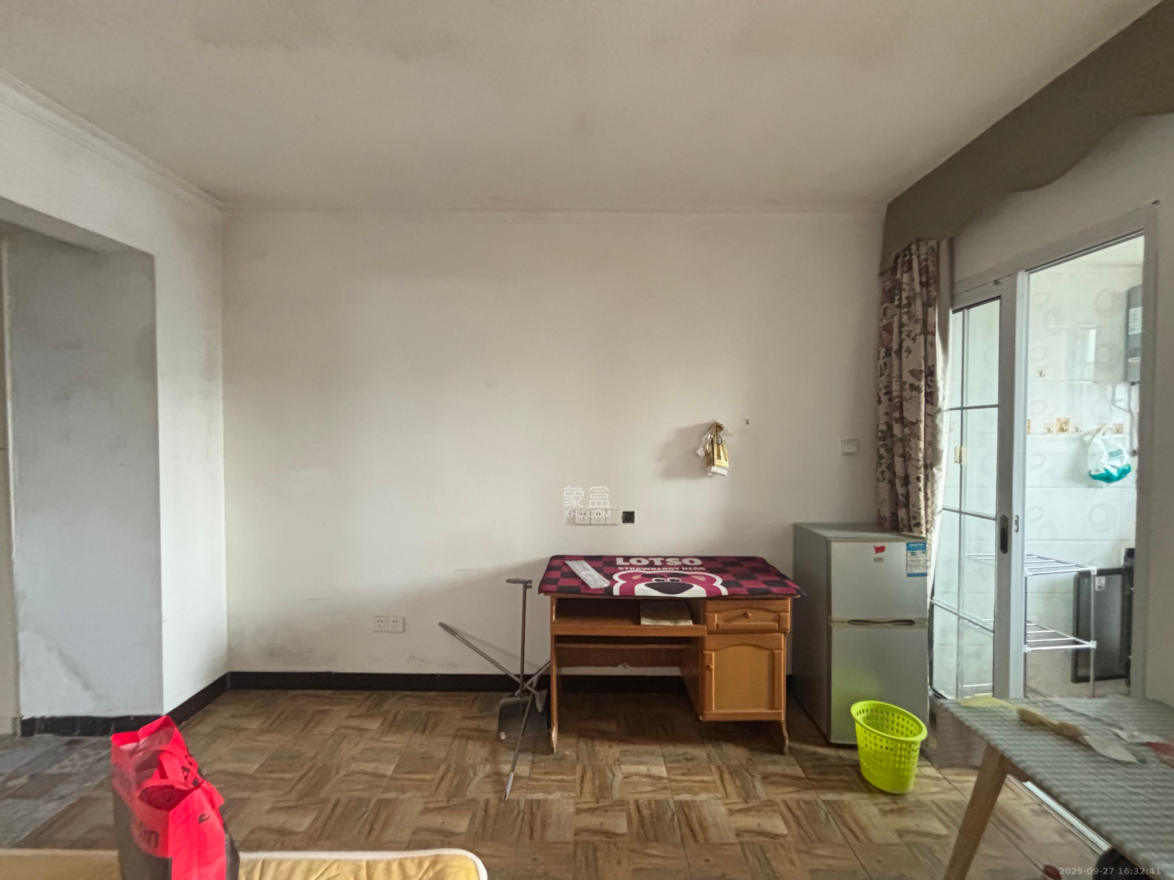 东方航标  1室1厅1卫    1200.0元/月室内图