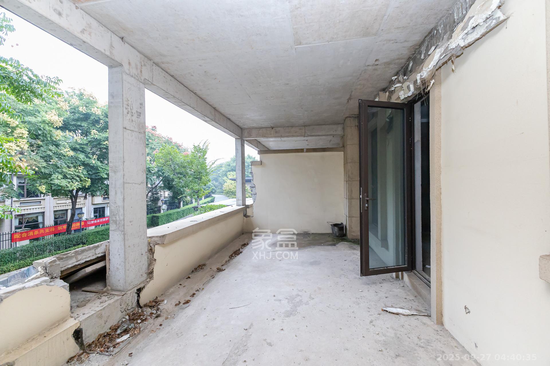 龙湖璟宸原著（龙湖紫宸）  5室2厅4卫    290.0万卧室