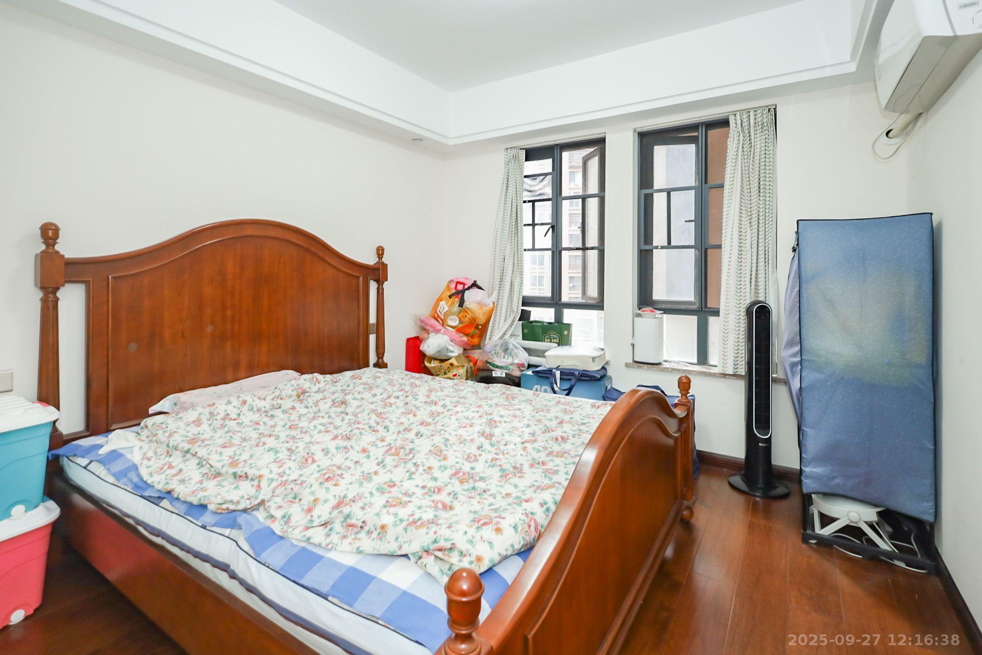 山水誉峰  3室2厅2卫    3500.0元/月室内图