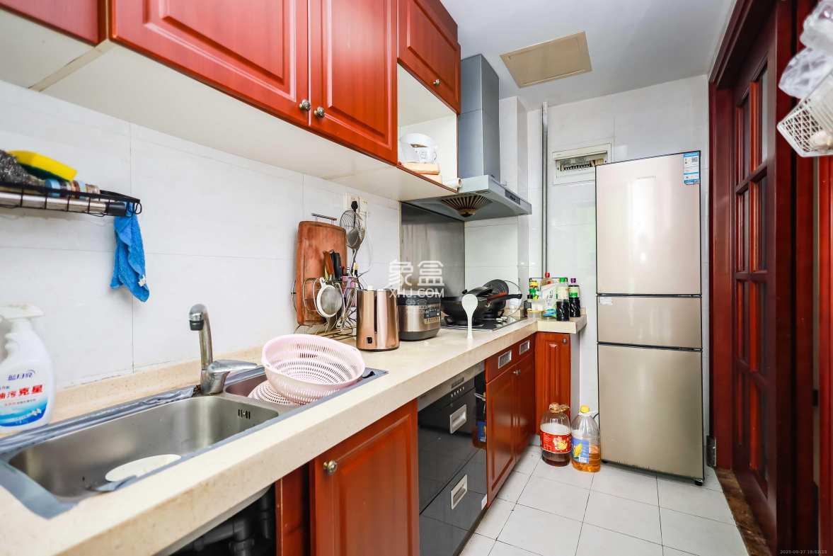 恒大华府 2室2厅1卫 120.0万 恒大华府 2室2厅1卫 120.0万厨房