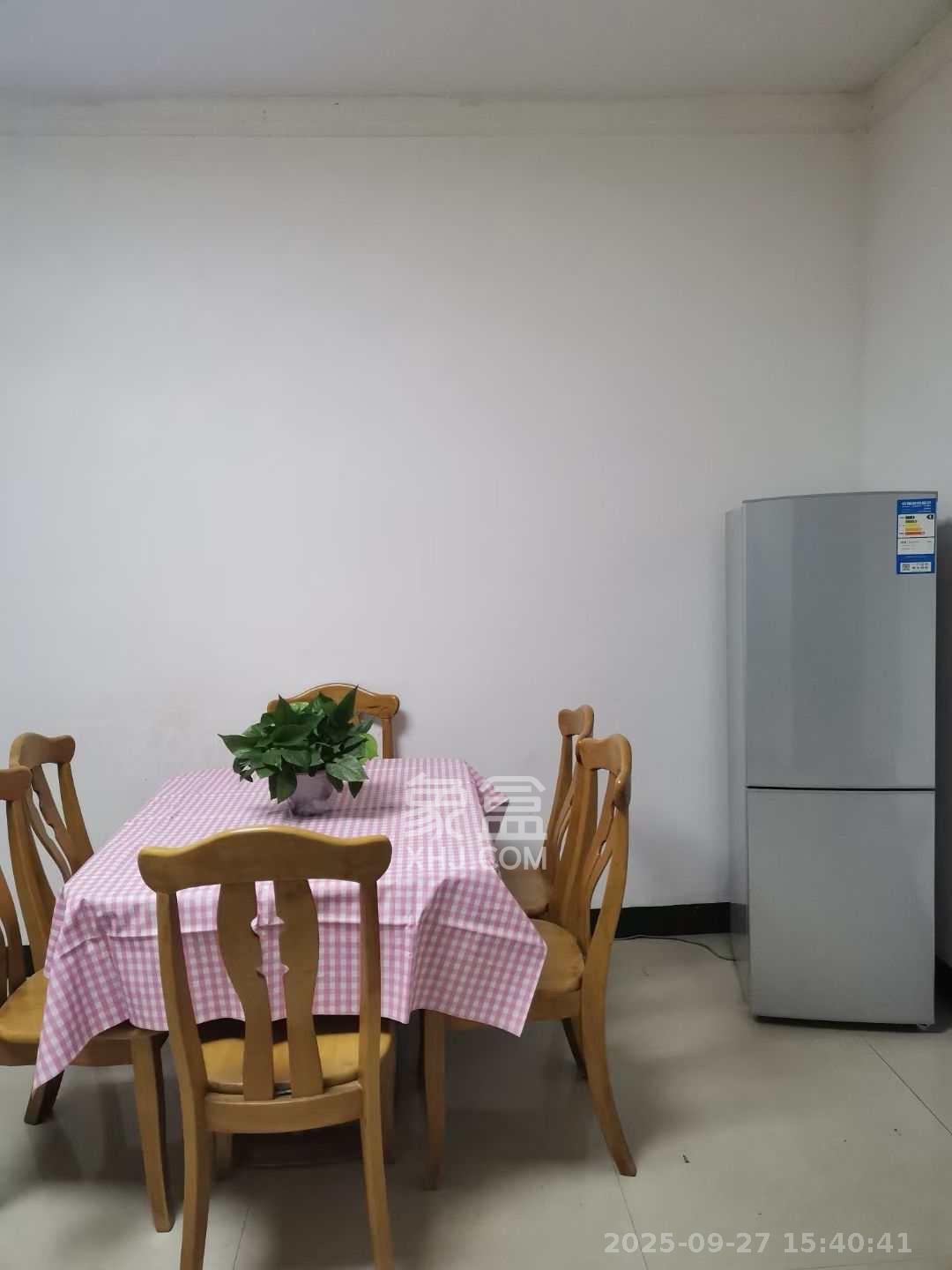 岳鞍阁小区 2室2厅1卫 1600.0元/月 岳鞍阁小区 2室2厅1卫 1600.0元/月室内图