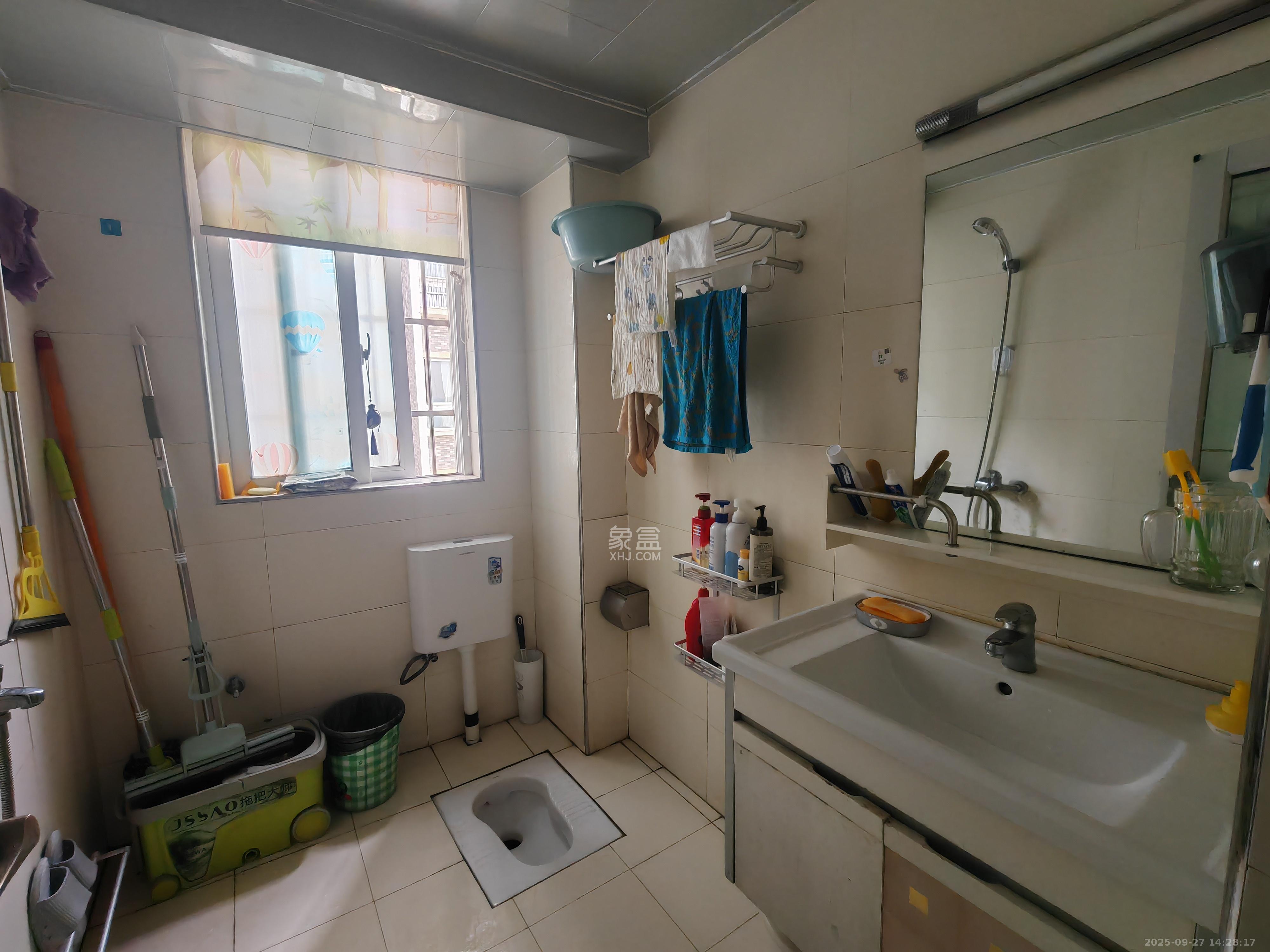 明天一城 2室2厅1卫 1380.0元/月 明天一城 2室2厅1卫 1380.0元/月室内图