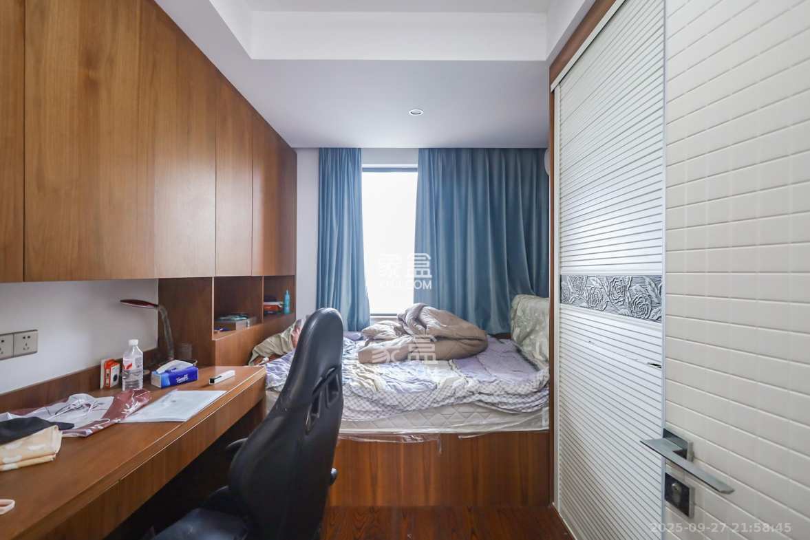 世茂外滩里(世茂铂翠湾三期) 4室2厅2卫 242.0万 世茂外滩里(世茂铂翠湾三期) 4室2厅2卫 242.0万卧室