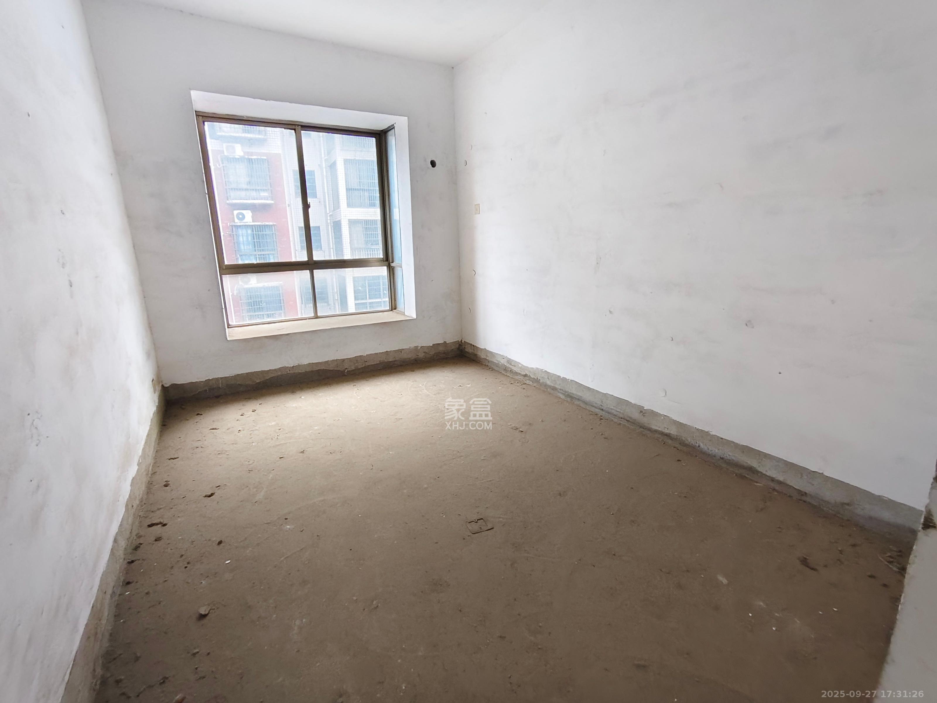 锦绣湘江 3室2厅2卫 48.80万 锦绣湘江 3室2厅2卫 48.80万客厅