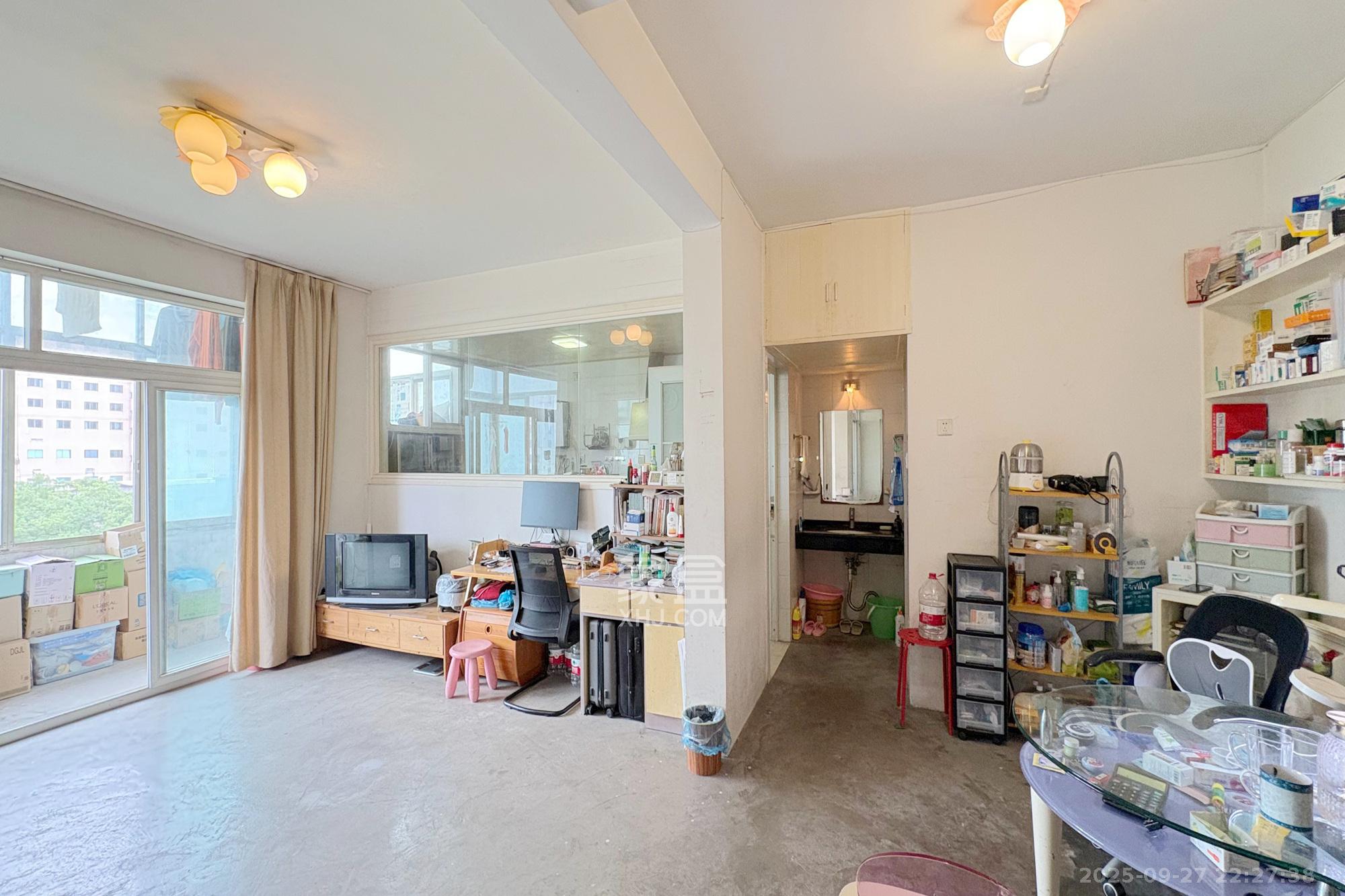 向阳门第 1室1厅1卫 59.8万 向阳门第 1室1厅1卫 59.8万客厅