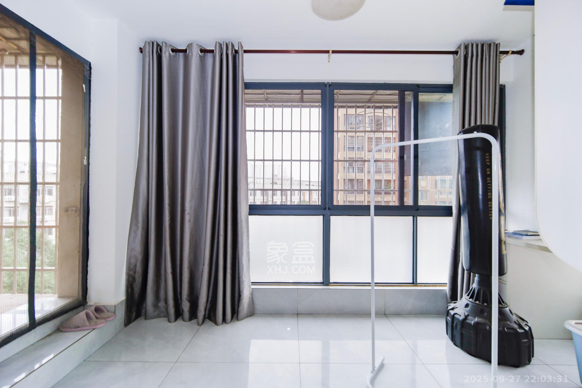 香溢豪庭  2室1厅1卫    78.8万阳台