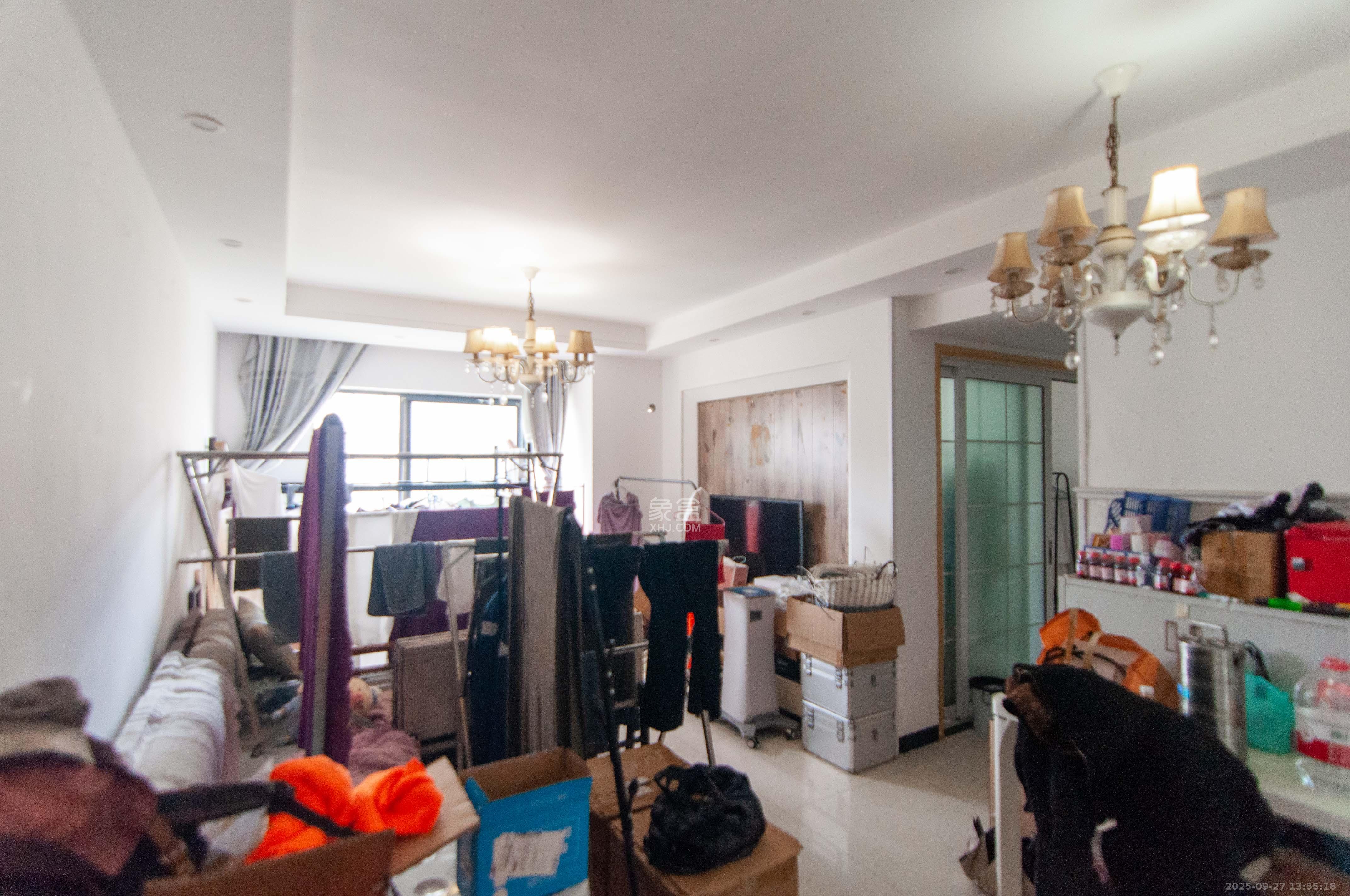 中海梅溪湖壹号 3室2厅1卫 128.0万 中海梅溪湖壹号 3室2厅1卫 128.0万客厅