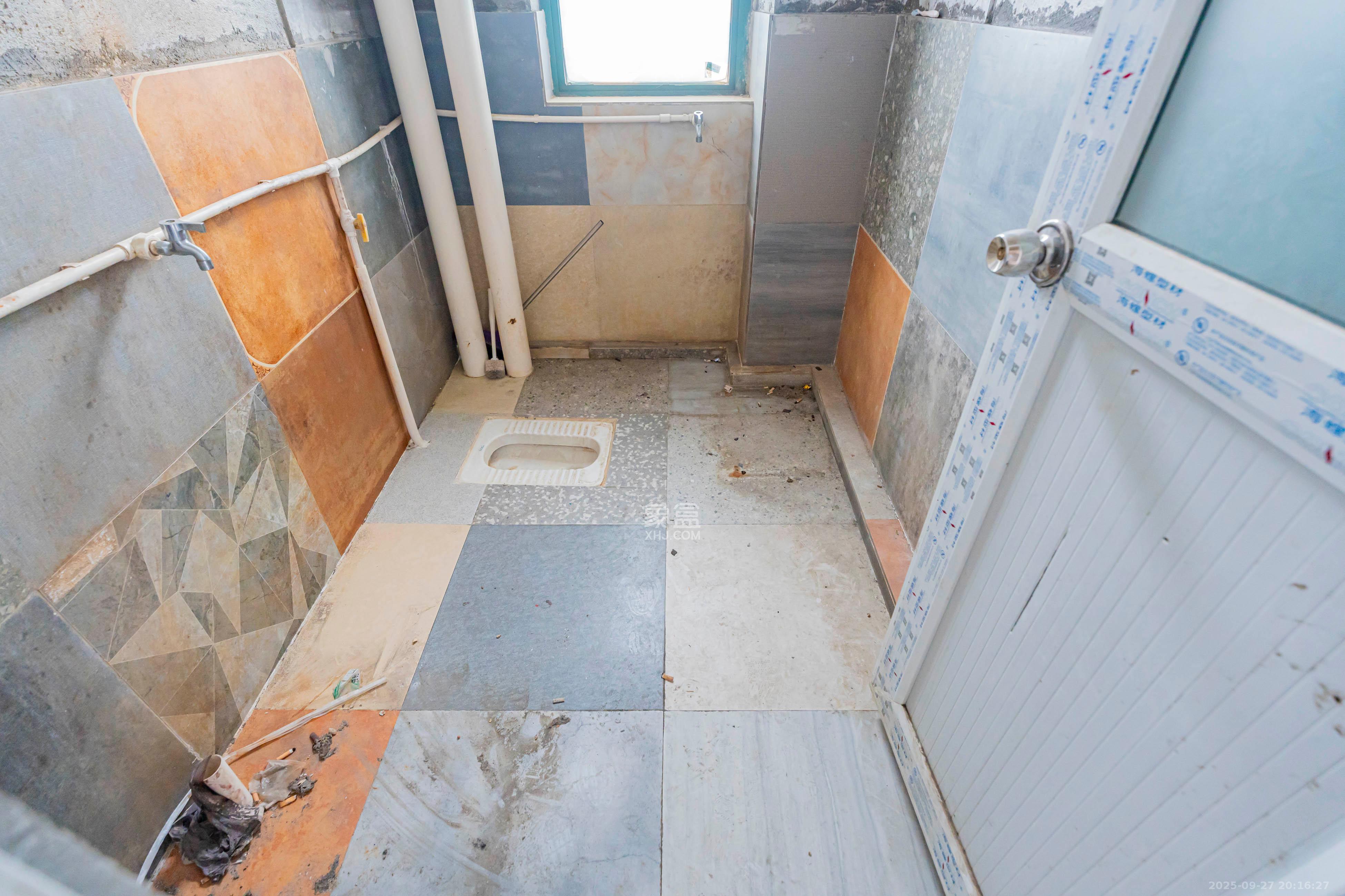 上林紫郡(锦顺和园) 3室2厅1卫 90.0万 上林紫郡(锦顺和园) 3室2厅1卫 90.0万卫生间