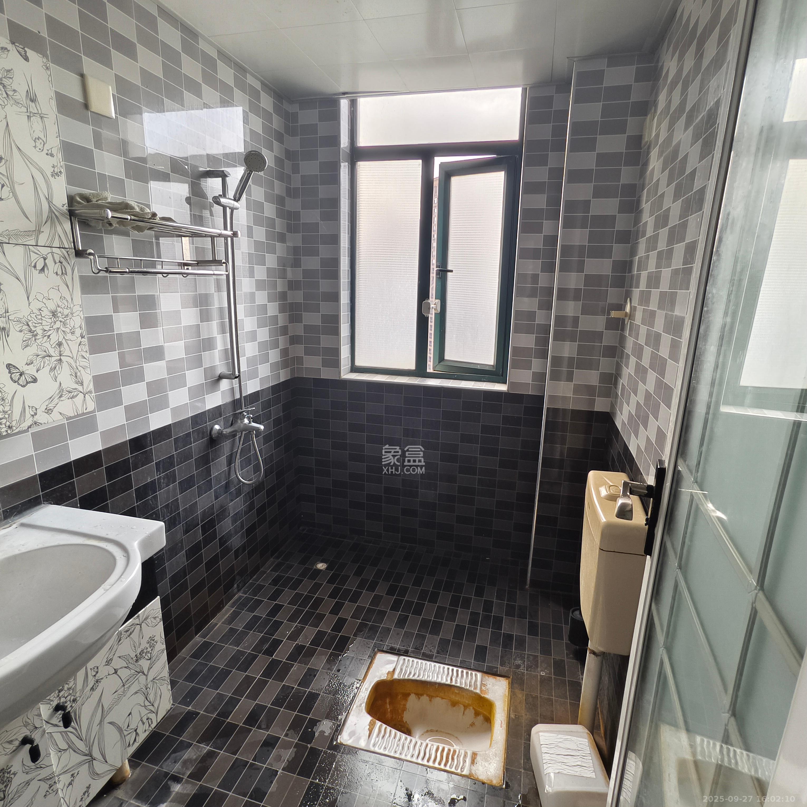 滨江金座 3室2厅2卫 3000.0元/月 滨江金座 3室2厅2卫 3000.0元/月室内图