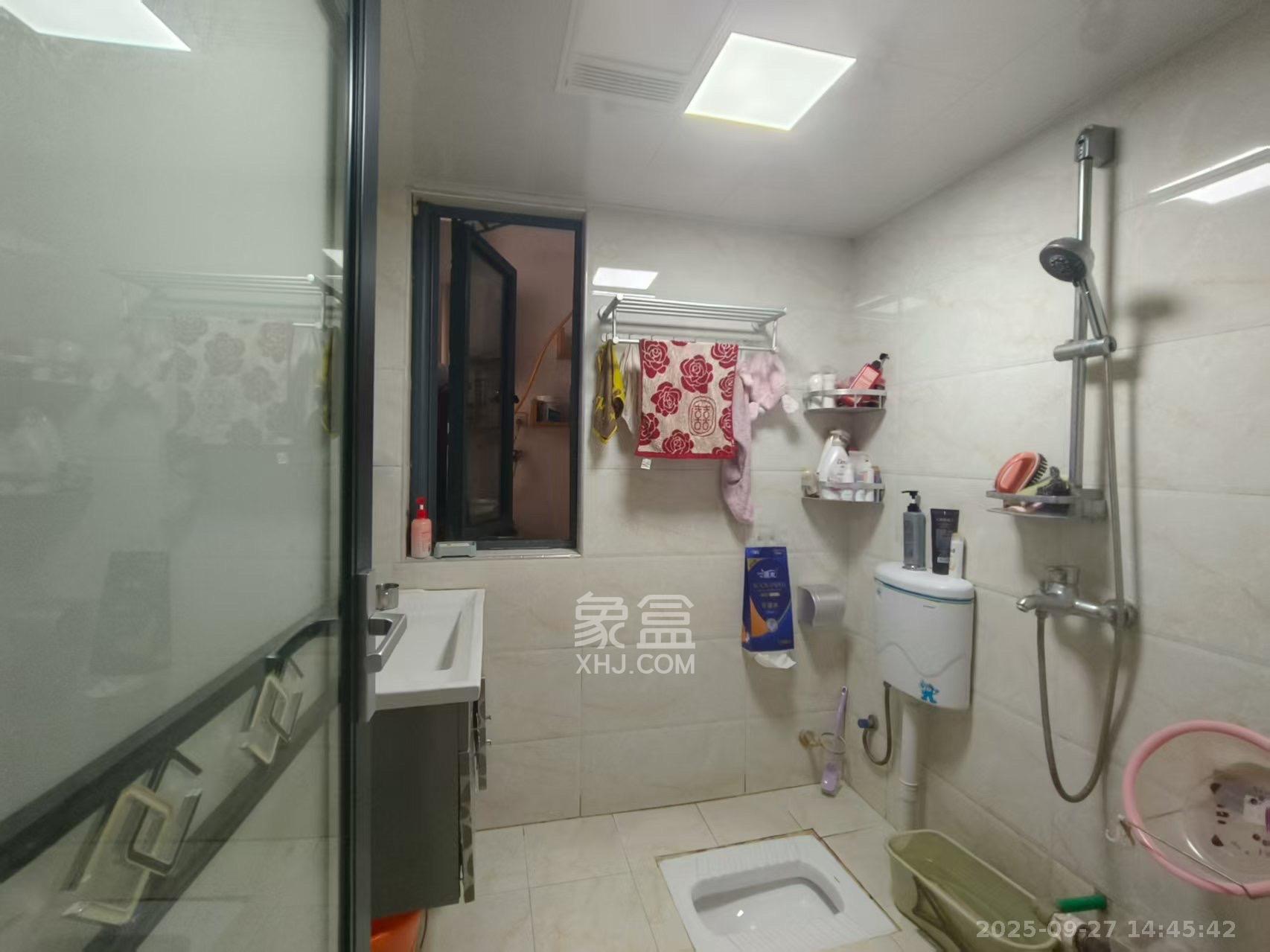 保利麓谷林语B区  2室1厅1卫   2300.00元/月室内图