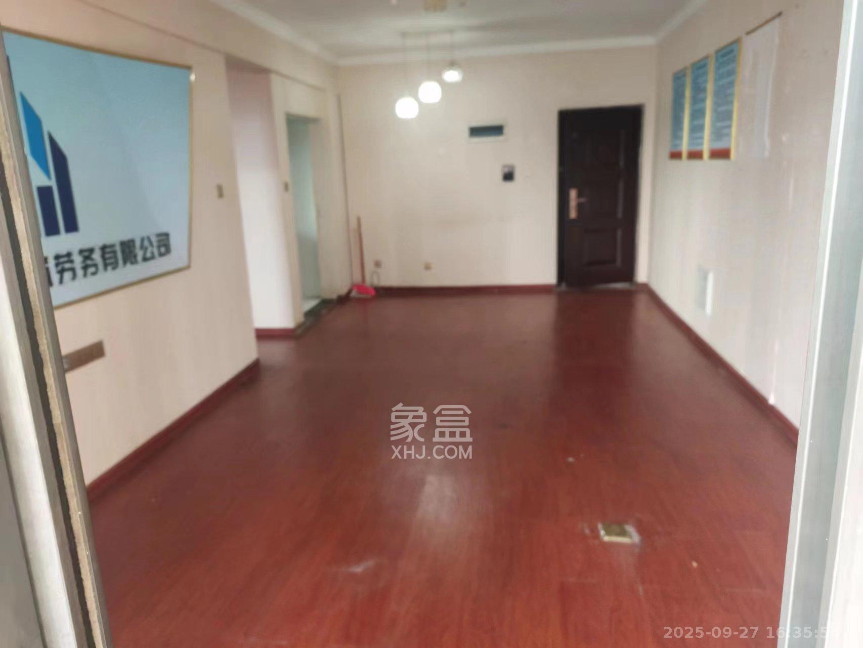 华城广场 2室1厅1卫 2700.0元/月 华城广场 2室1厅1卫 2700.0元/月室内图