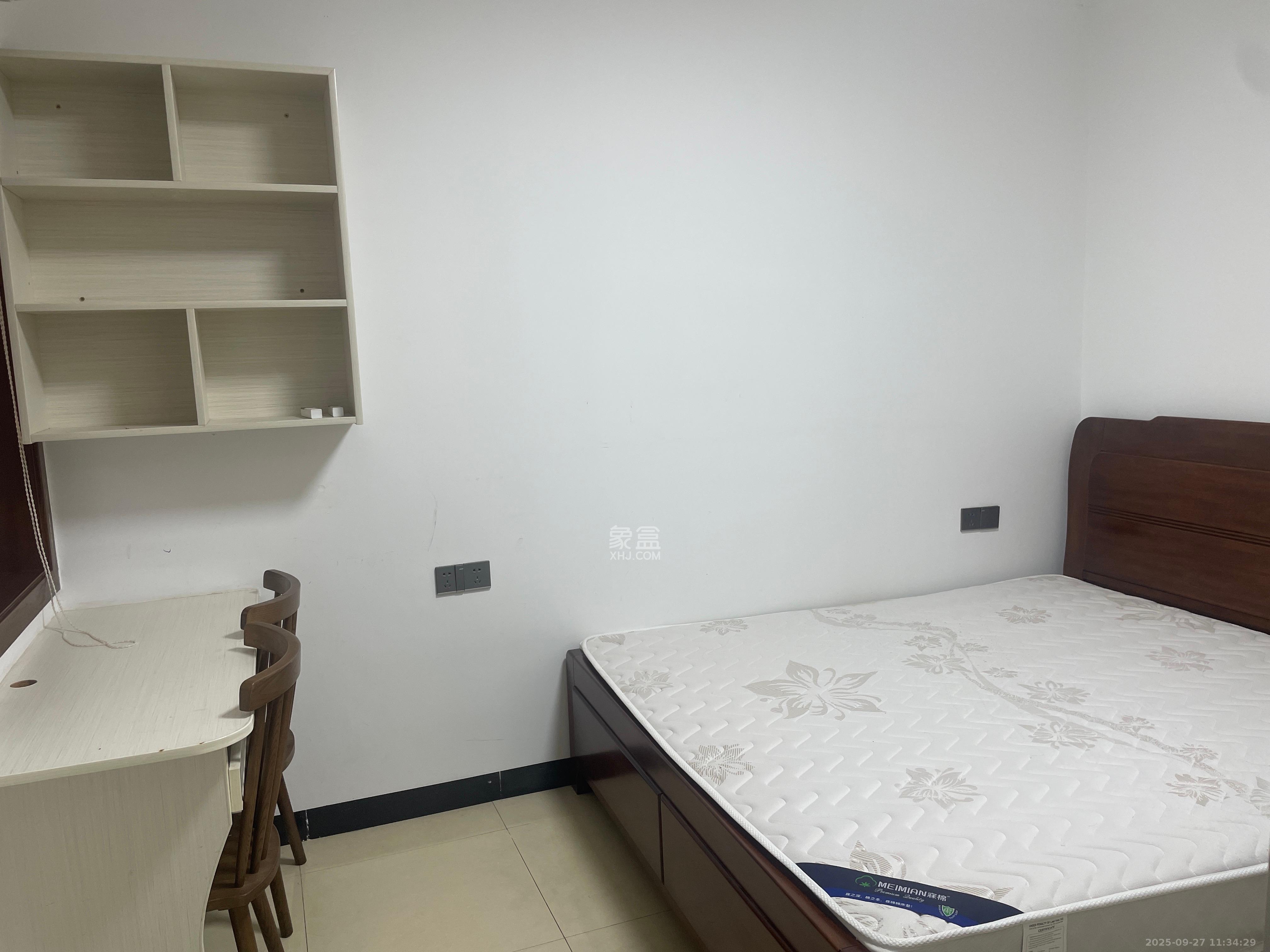 圭塘三小区  2室2厅1卫    2400.0元/月 圭塘三小区  2室2厅1卫    2400.0元/月室内图