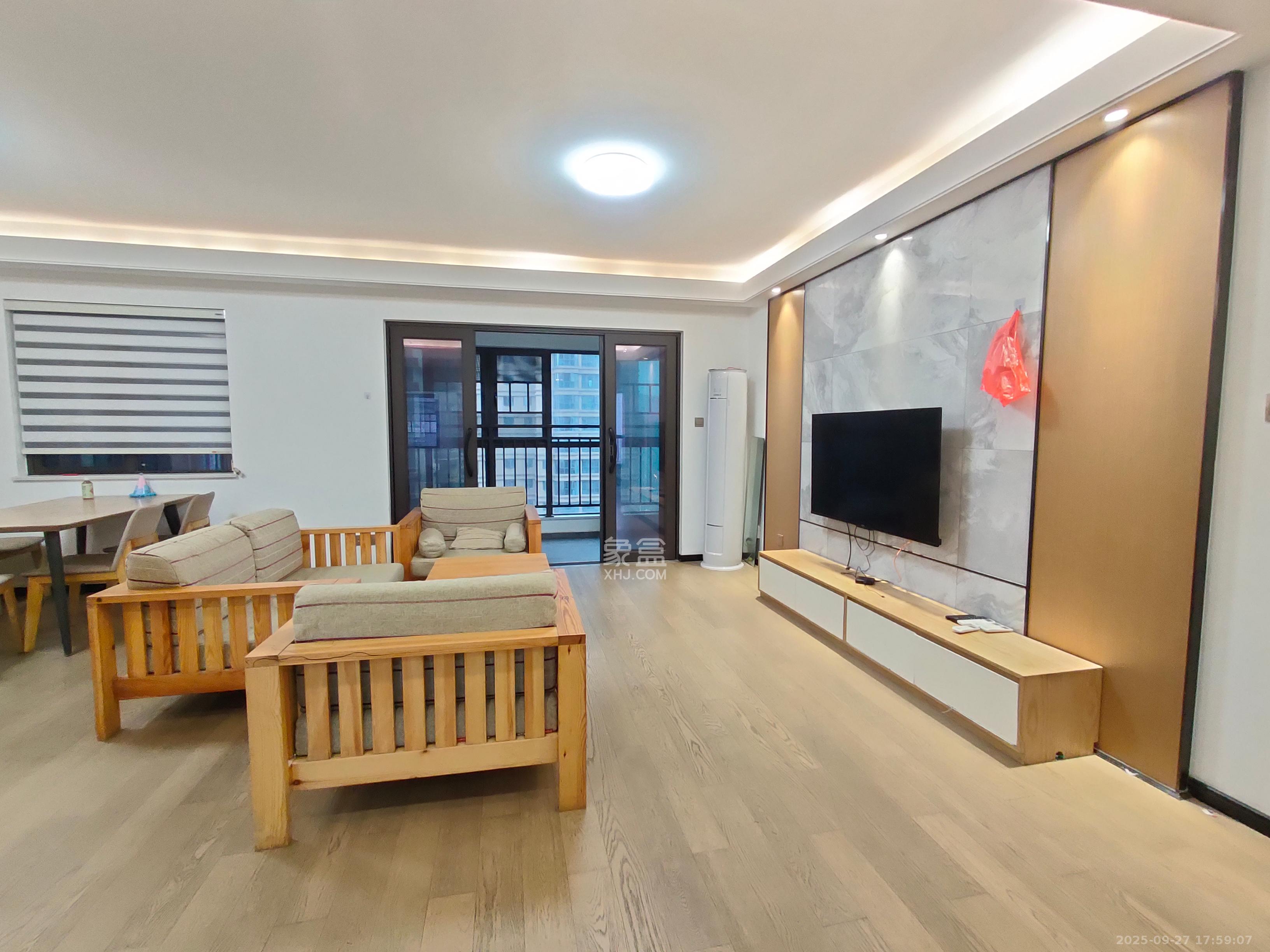 润和美郡（润和紫郡五期）  4室2厅2卫    2500.0元/月室内图